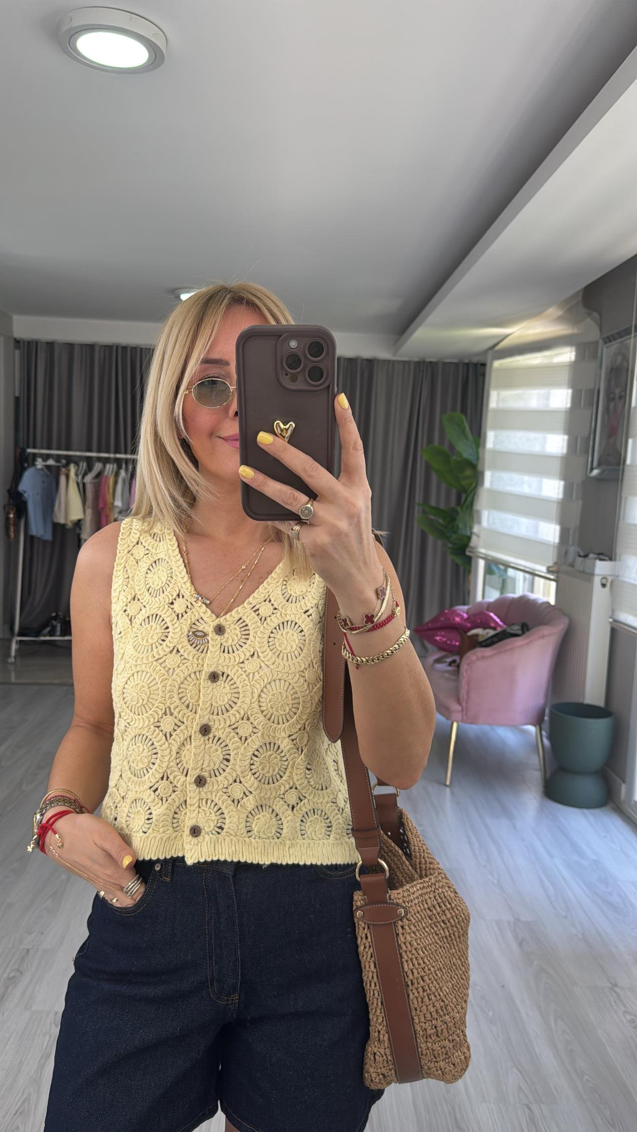 Nakış İşlemeli Sarı Yelek