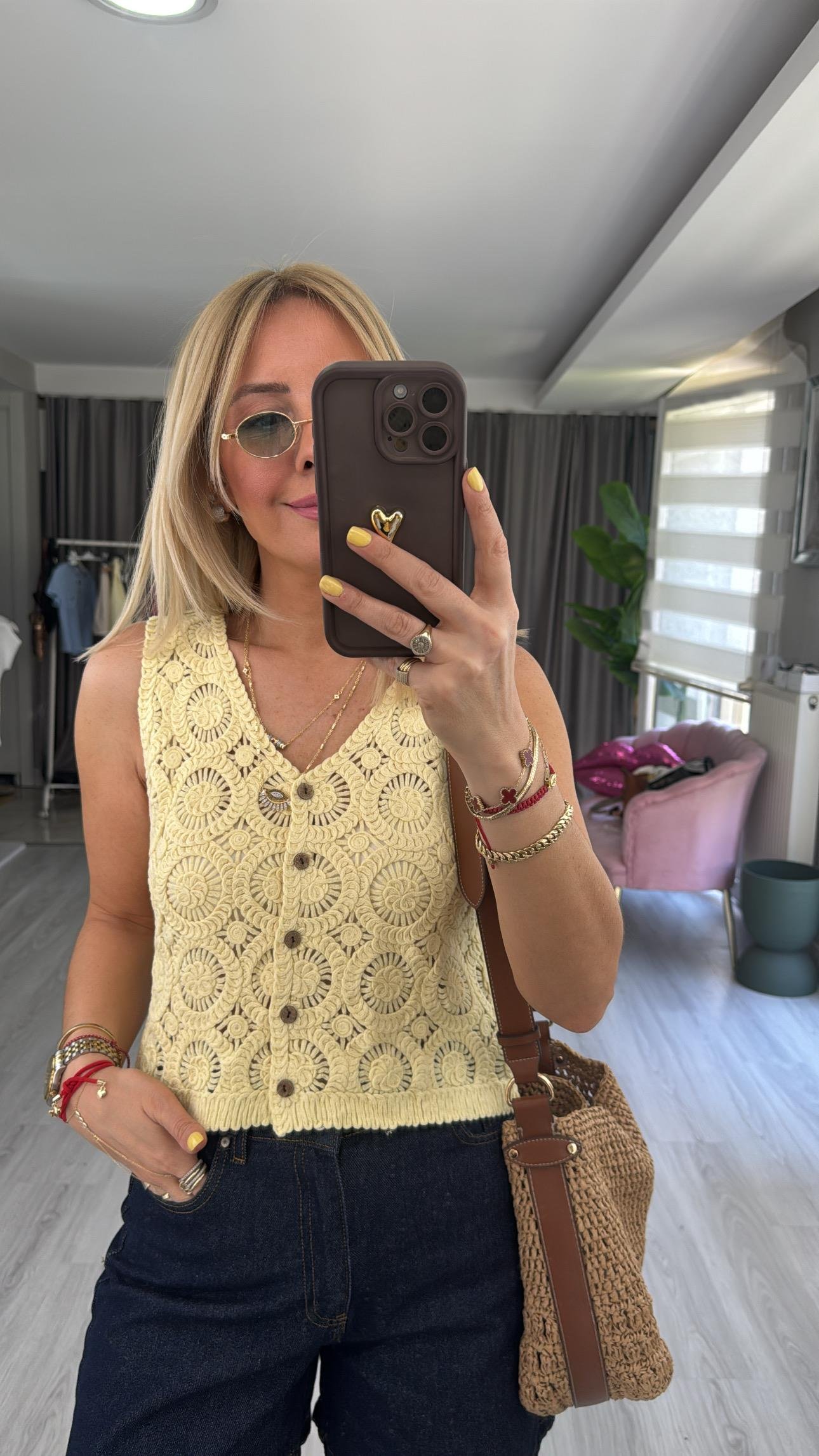 Nakış İşlemeli Sarı Yelek