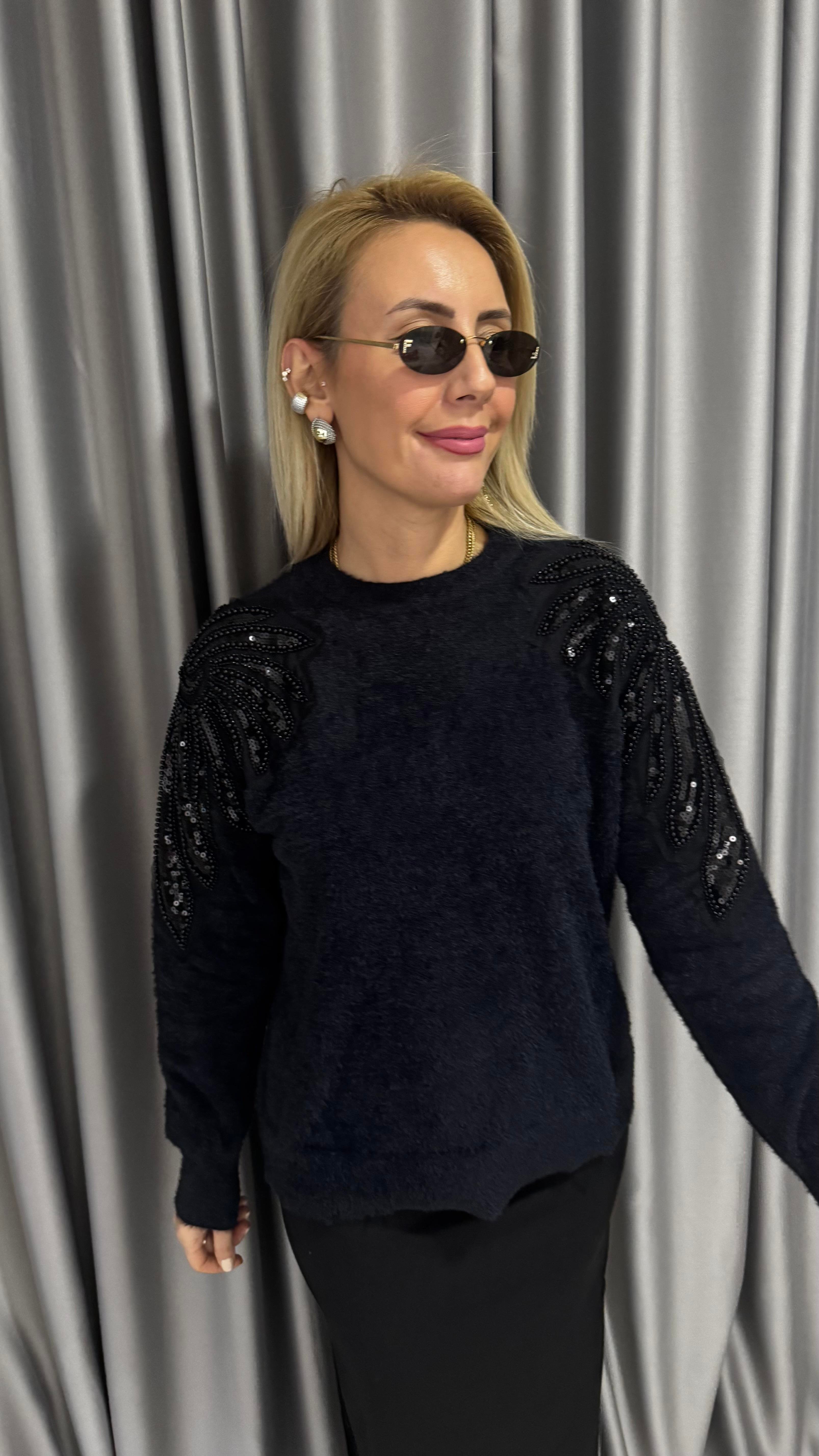 Omzu Payet İşlemeli Siyah Angora Triko Kazak