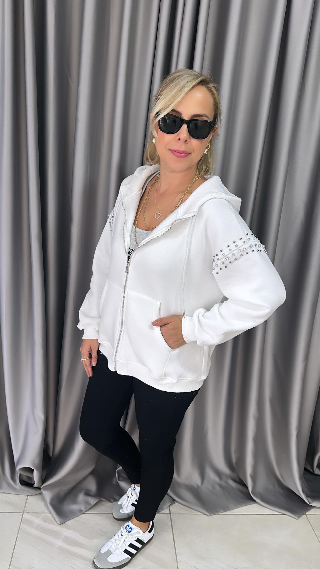 OMZU TAŞLI, ŞARDONLU, ORJİNAL MODEL, BEYAZ SWEATSHİRT