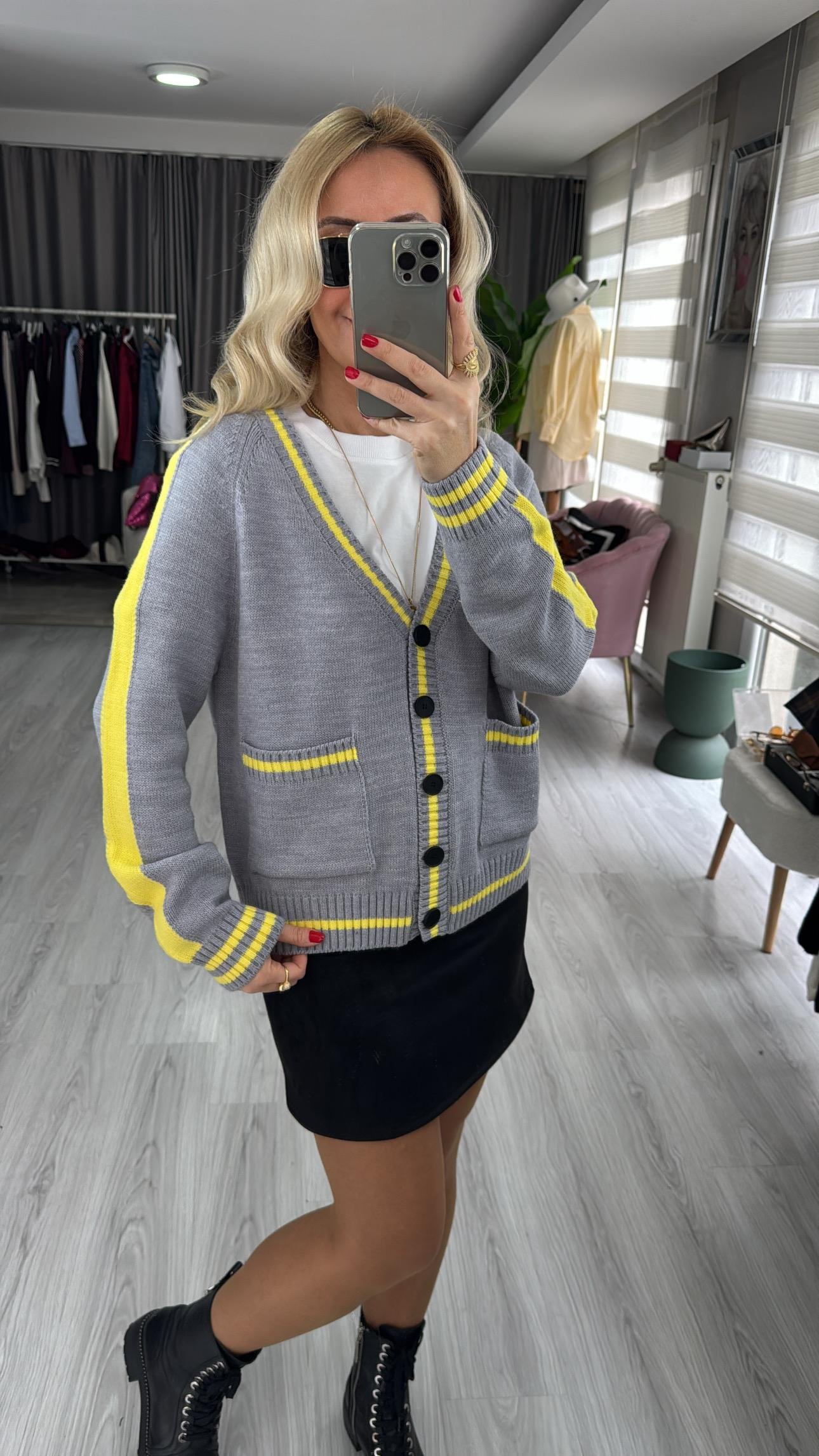 Orijinal Model Dilvin Sarı Şeritli Gri Triko Hırka