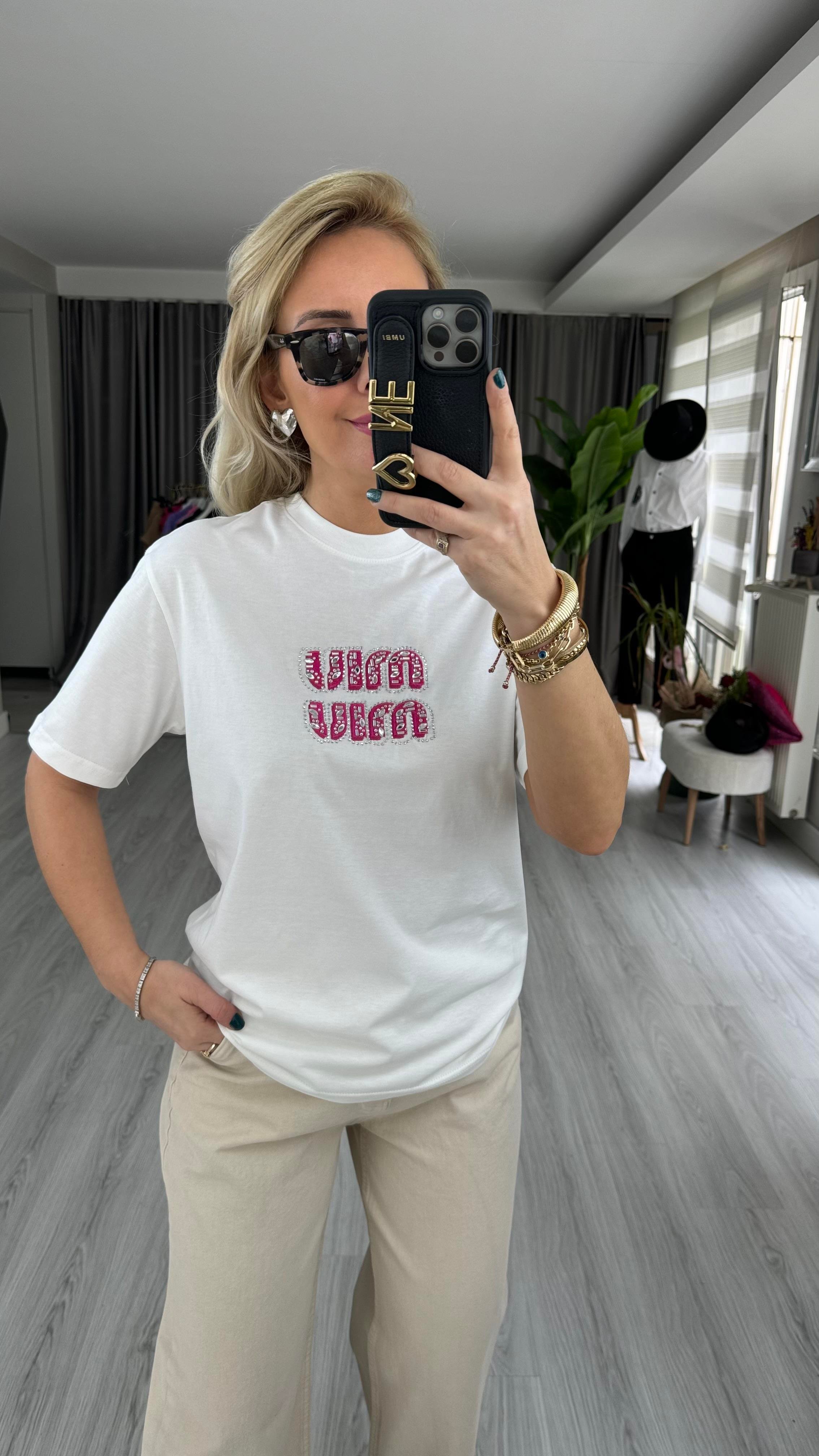 ORJİNAL MARKA, LOGOLU TAŞ İŞLEMELİ BEYAZ TİŞÖRT