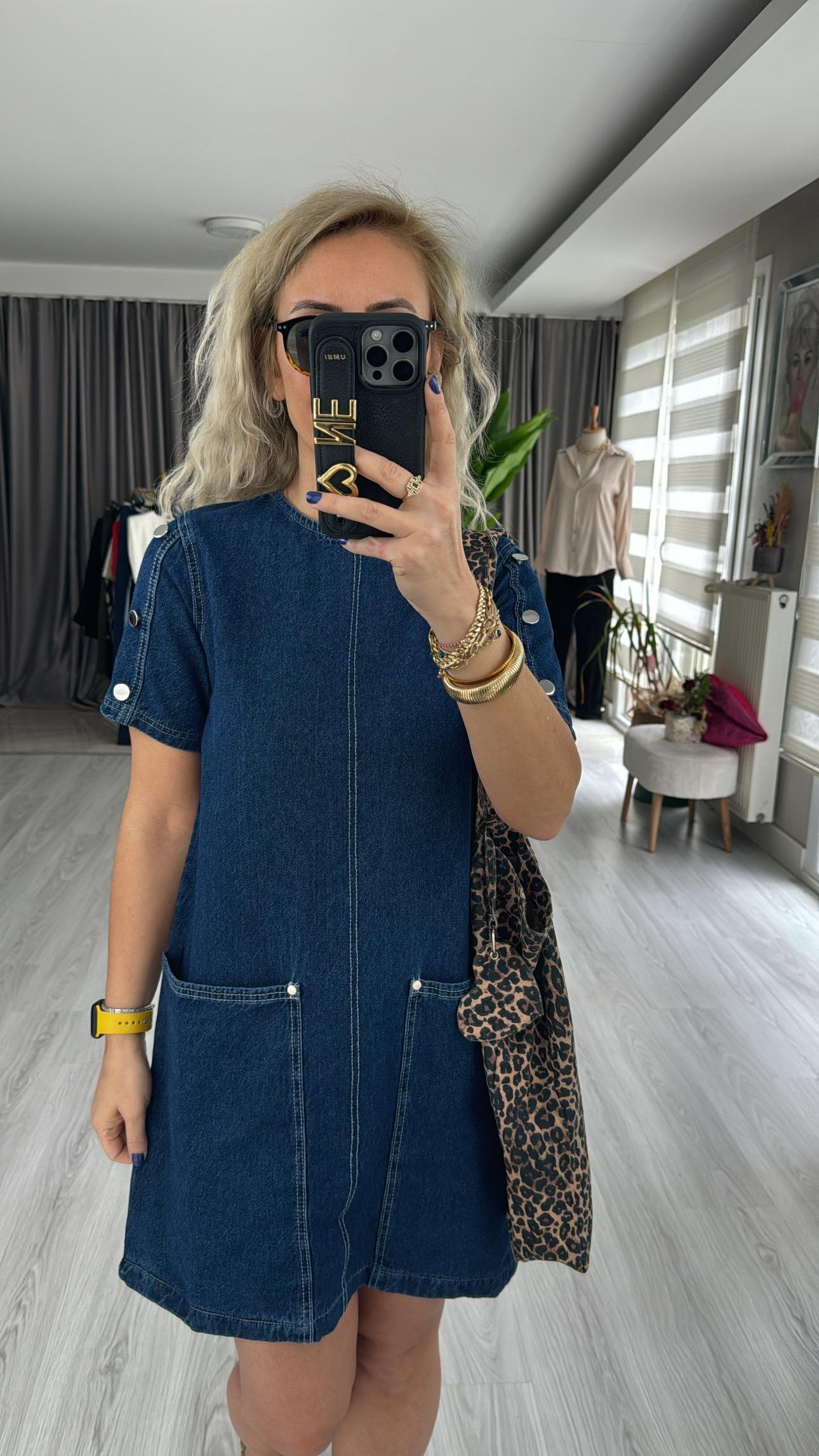 ORJİNAL MODEL KOLLARI DÜĞME DETAYLI, CEPLİ  LACİVERT JEAN ELBİSE