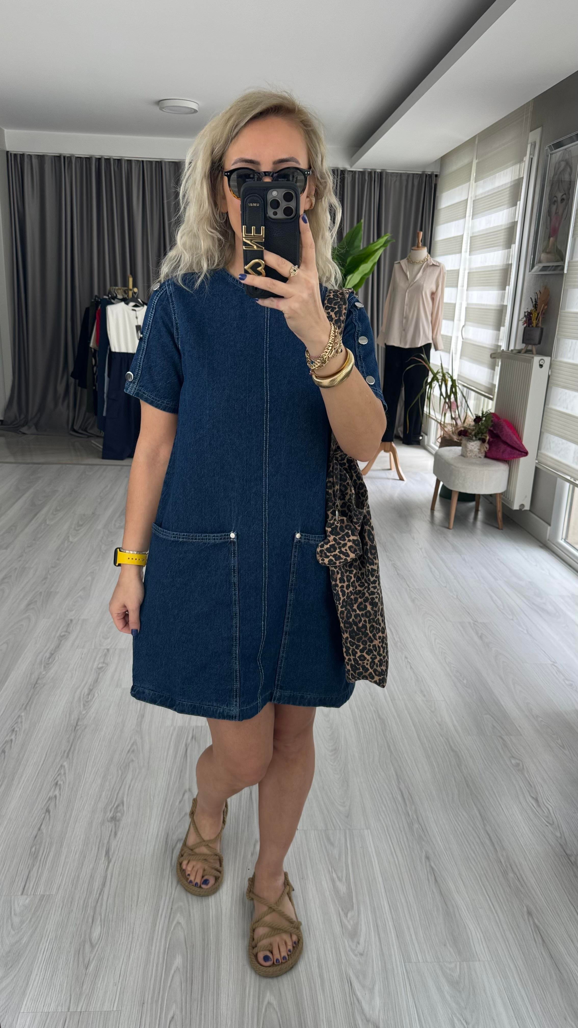 ORJİNAL MODEL KOLLARI DÜĞME DETAYLI, CEPLİ  LACİVERT JEAN ELBİSE