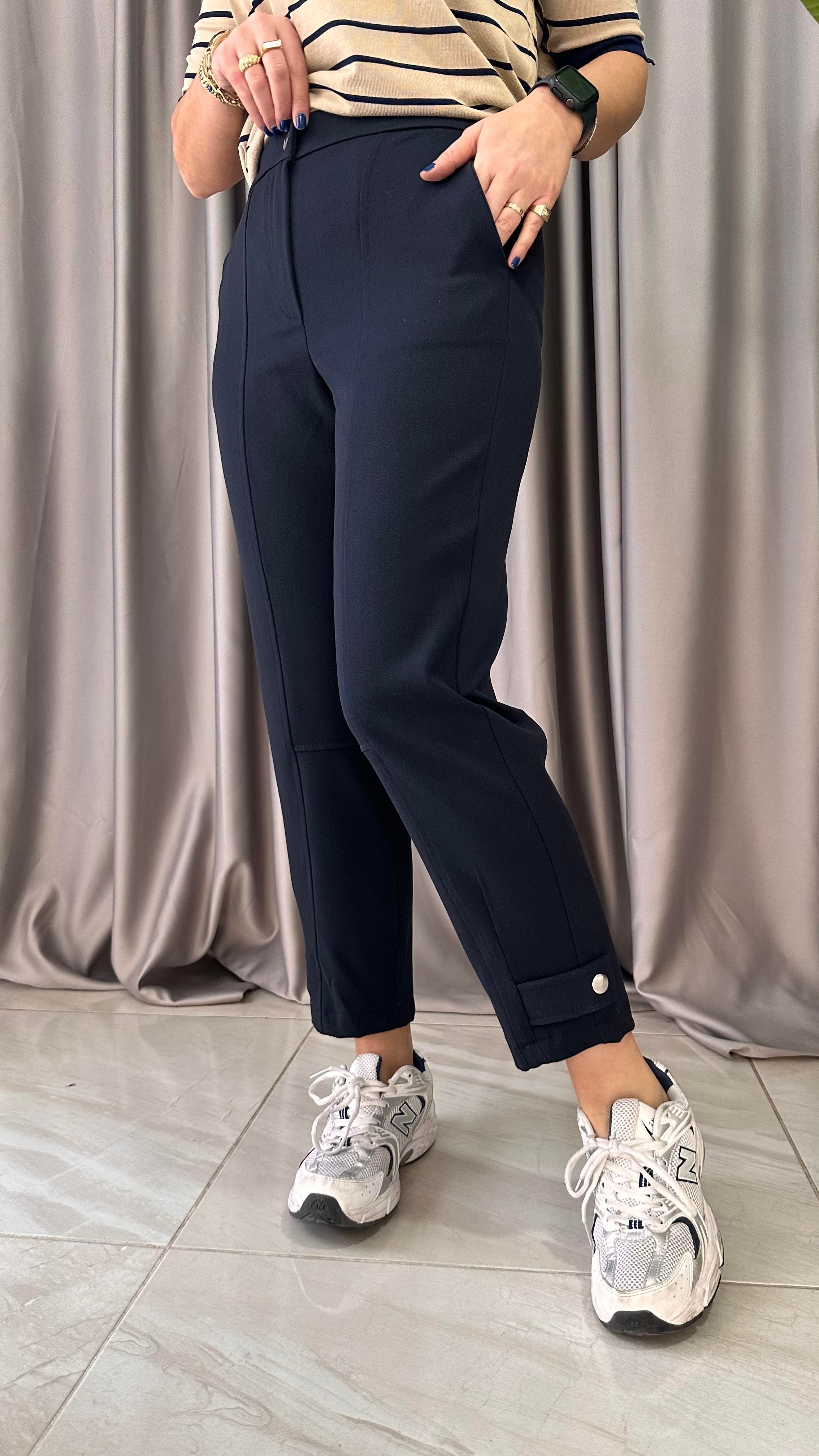 ORJİNAL MODEL, PAÇASI DÜĞMELİ, BELİ LASTİKLİ LACİVERT PANTOLON