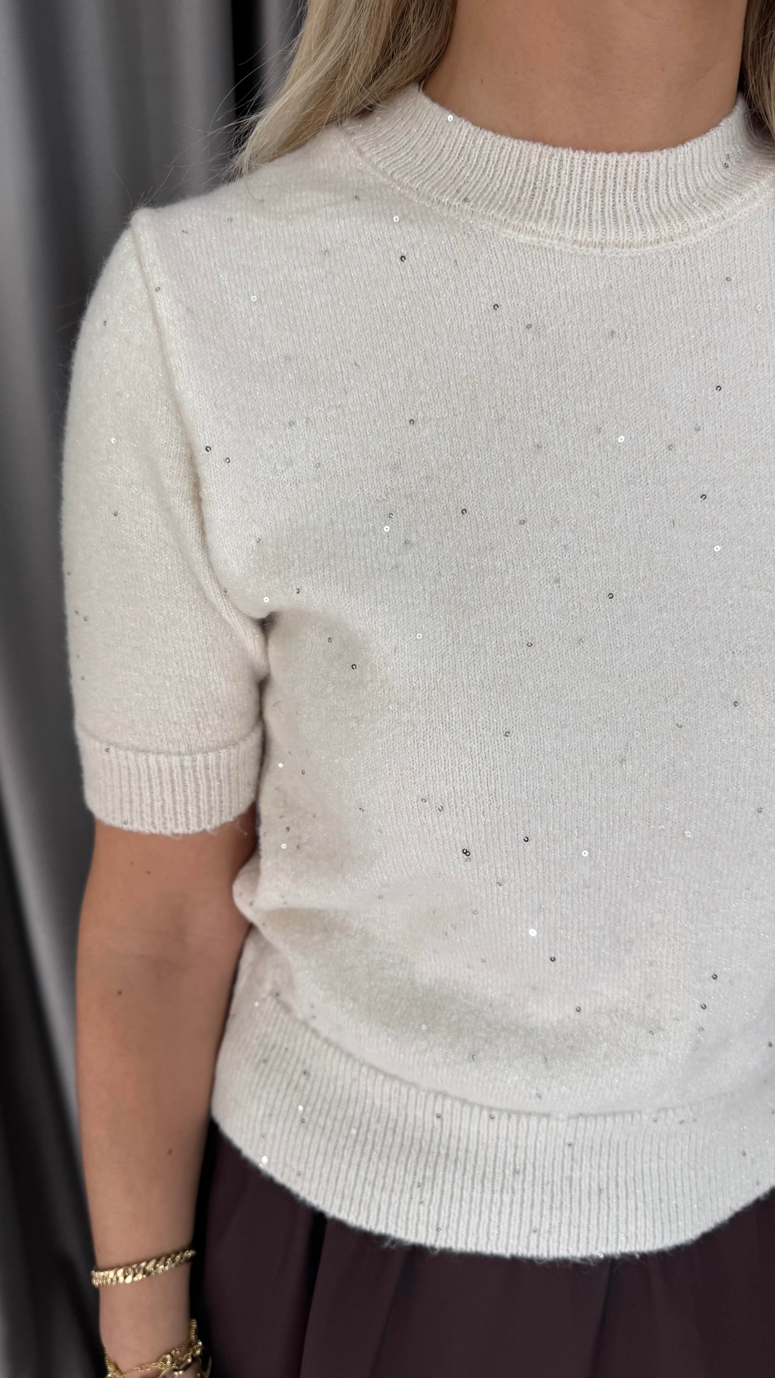 Pul Payet İşlemeli Ekru Triko