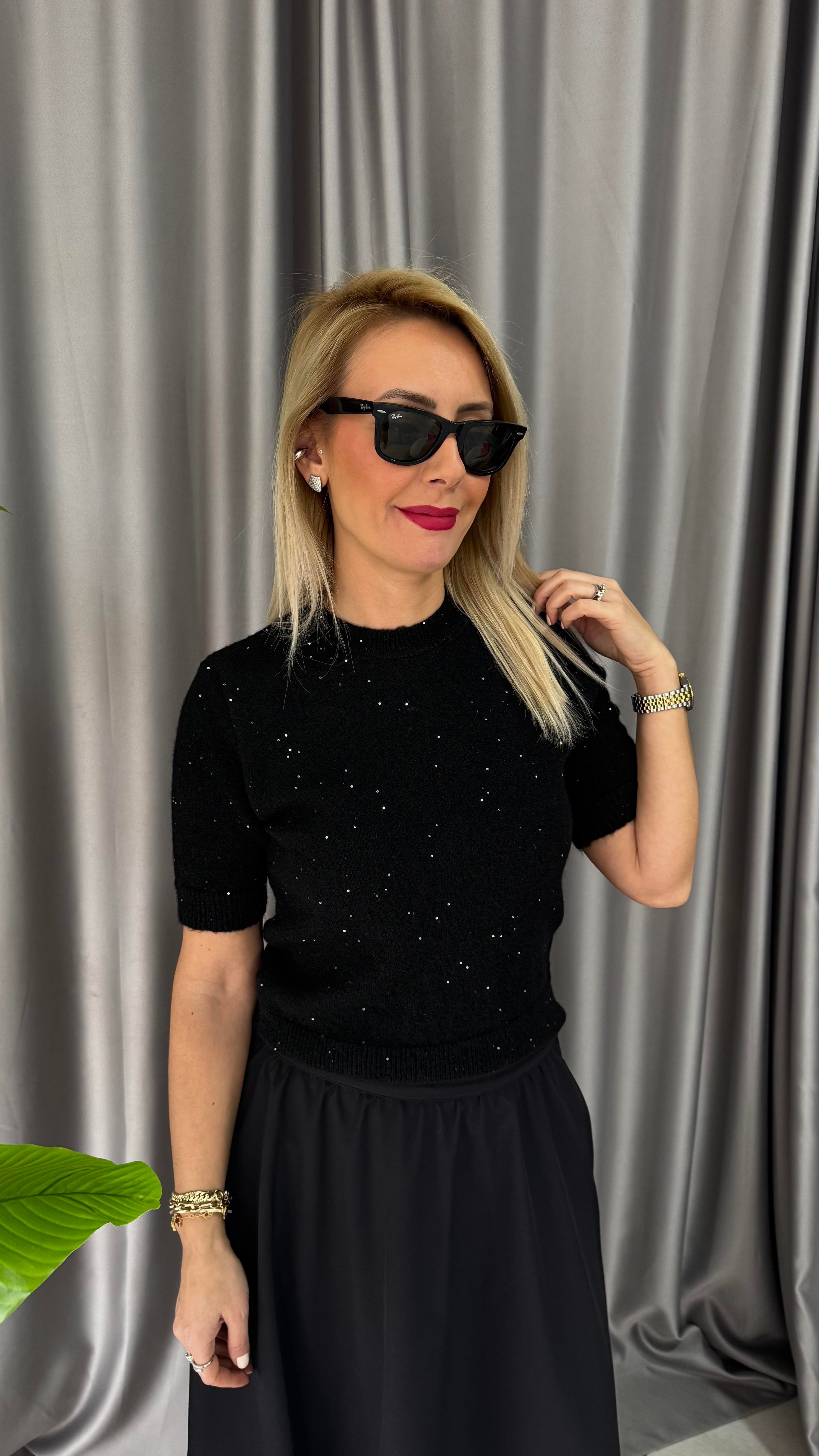 Pul Payet İşlemeli Siyah Triko