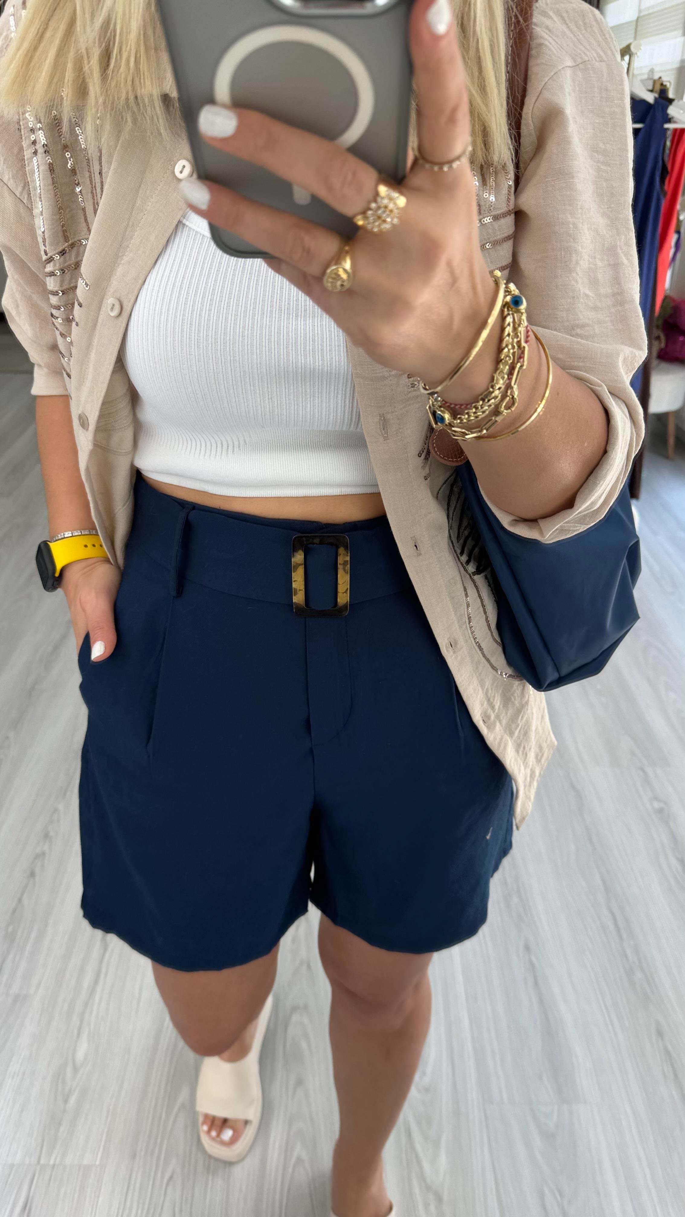 ŞEHİR BOY, KEMERLİ LACİVERT ŞORT