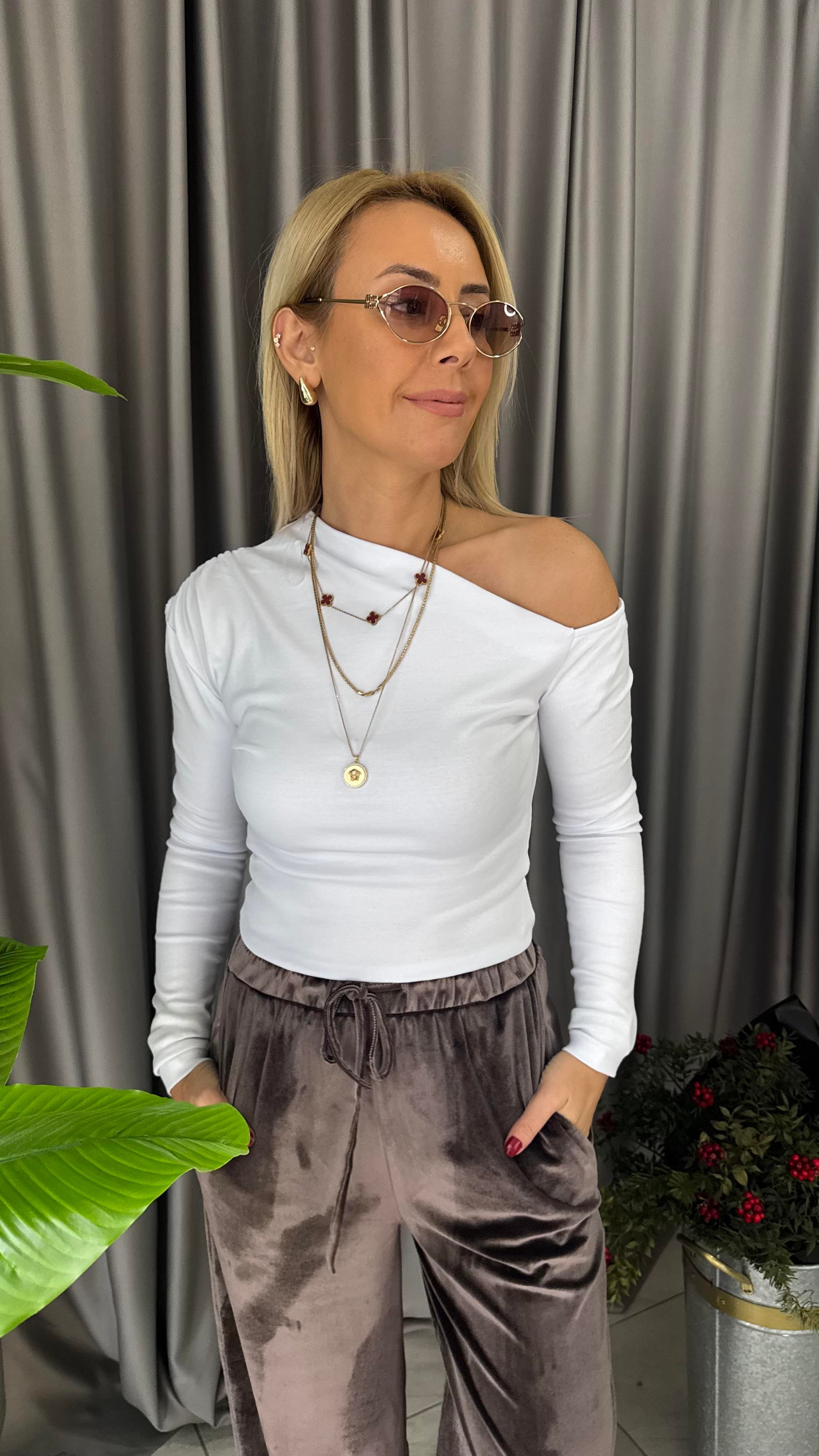 Tek Omuz Dekolteli Beyaz Bluz