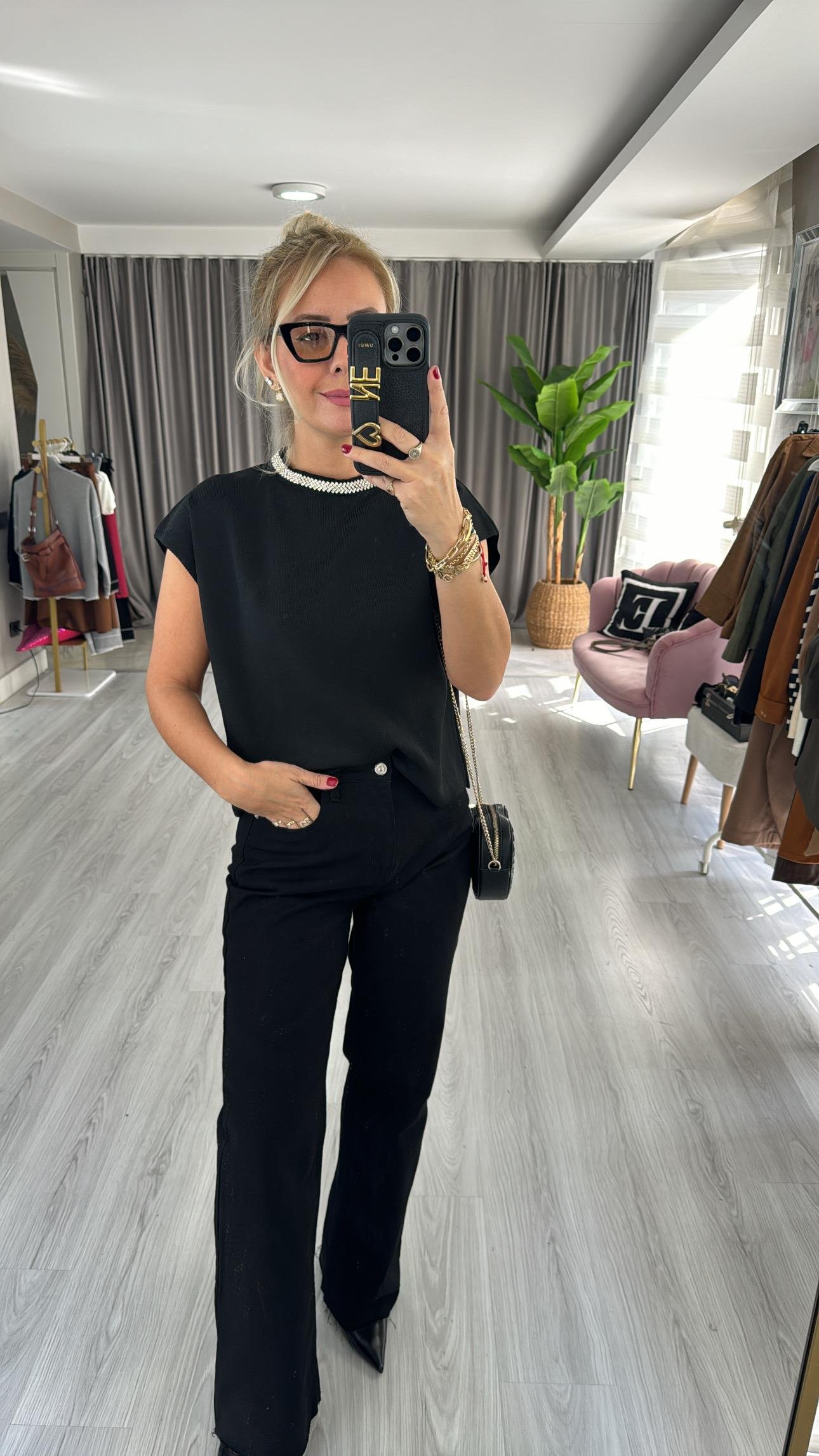 Yakası Taşlı Çelik Örme Siyah Bluz 