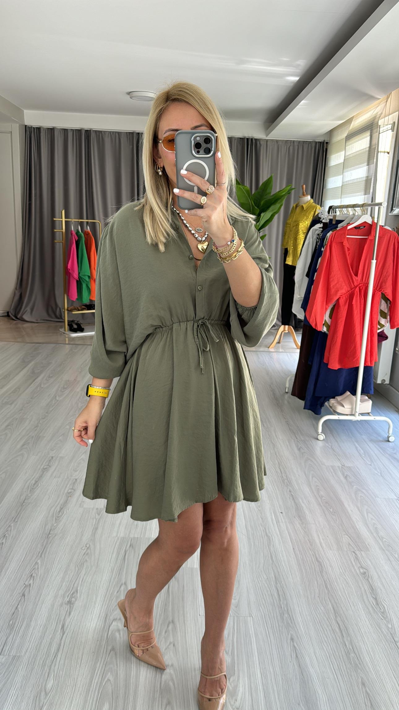 YARASA KOL, BELİ LASTİKLİ HAKİ GÖMLEK ELBİSE