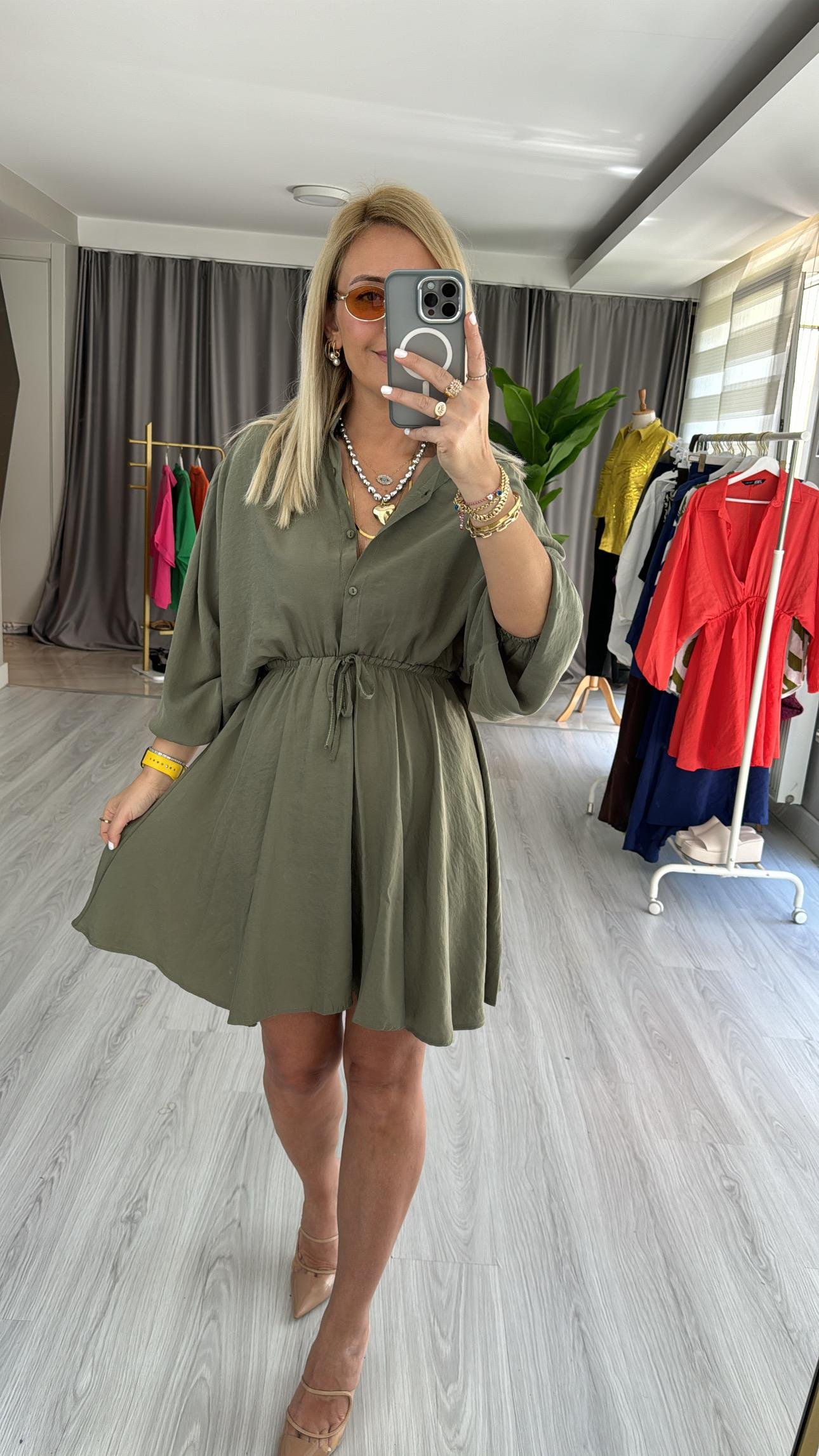 YARASA KOL, BELİ LASTİKLİ HAKİ GÖMLEK ELBİSE