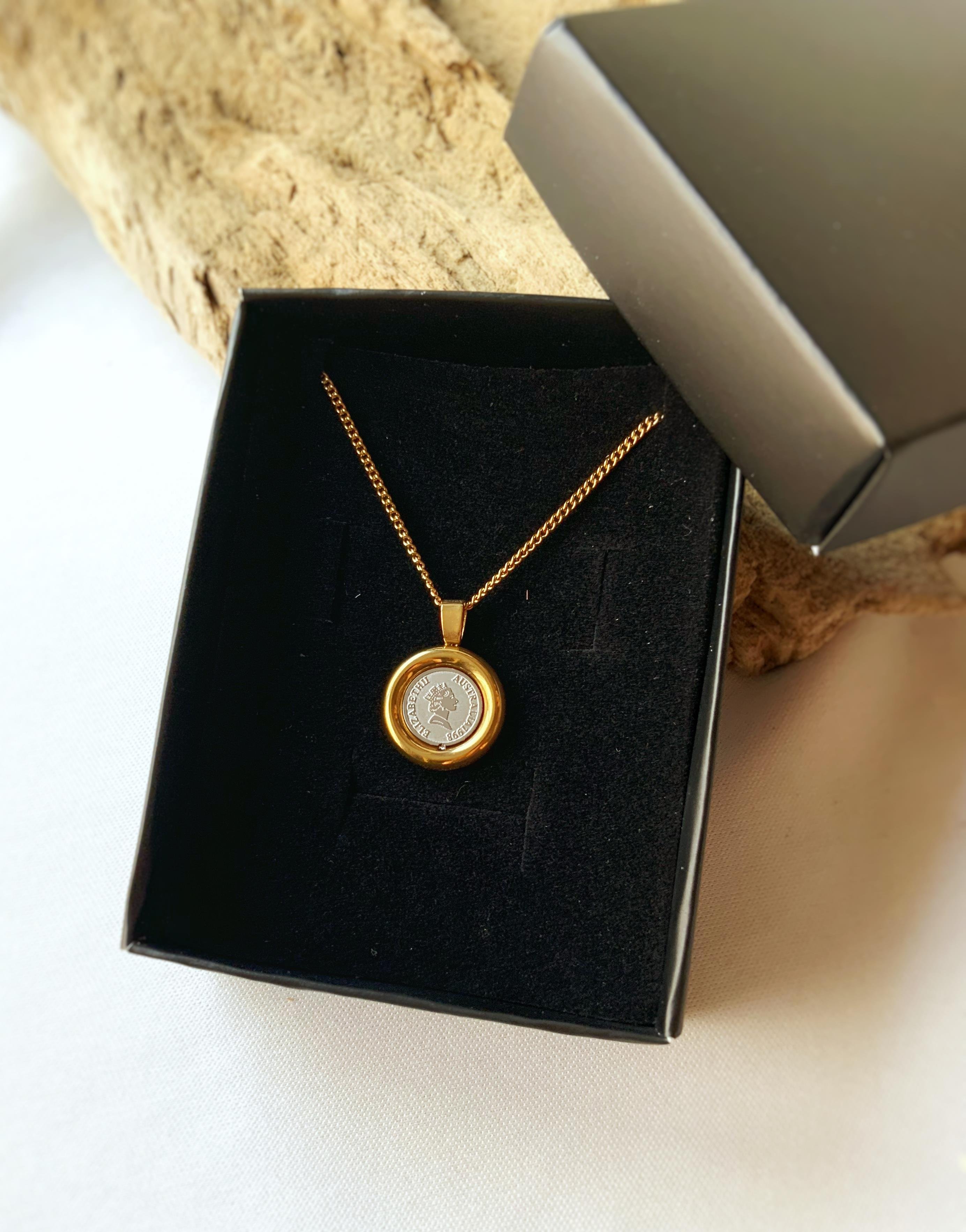 Elizabeth Madalyon Kolye