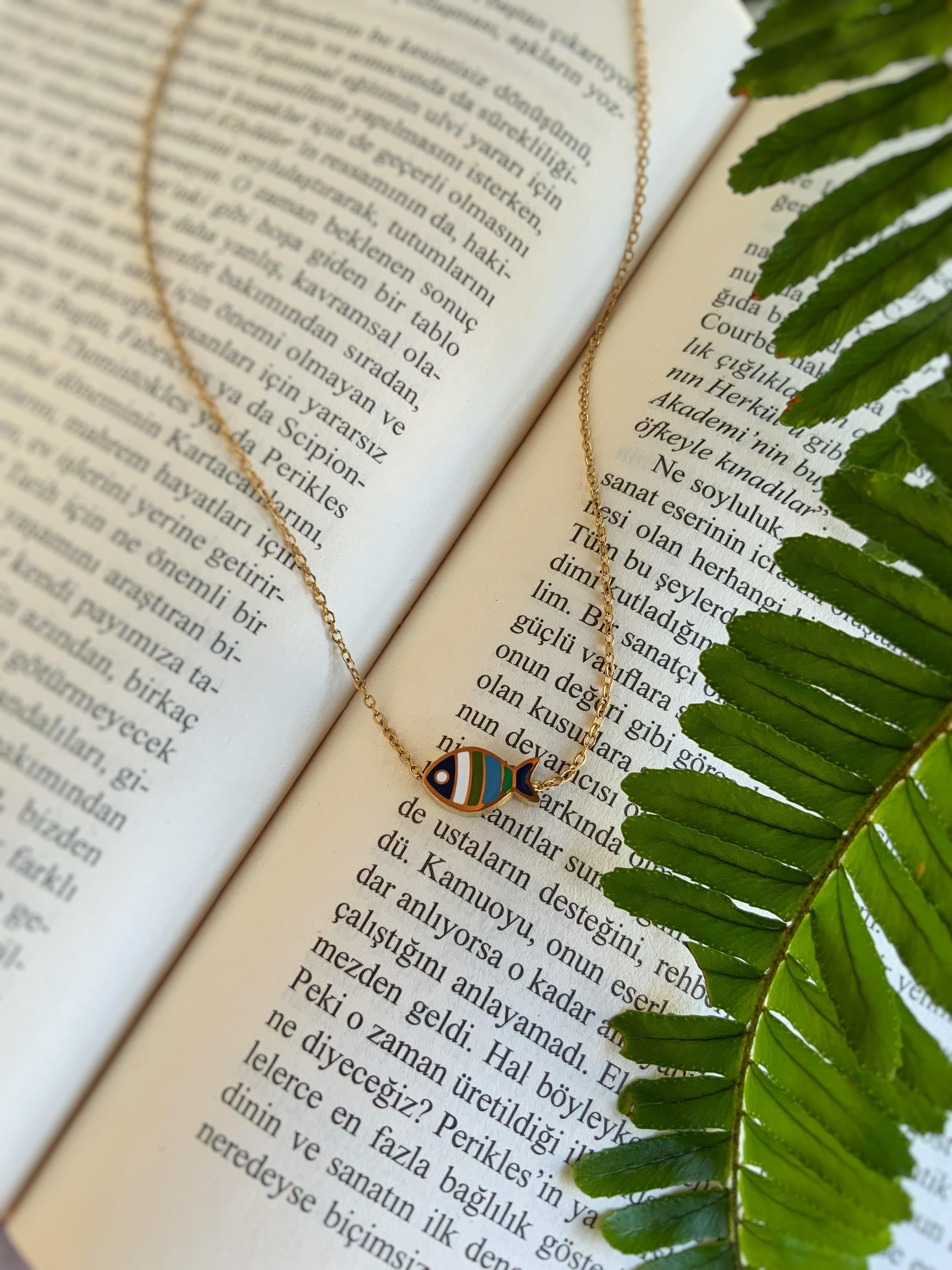 Mineli Çelik Balık Kolye