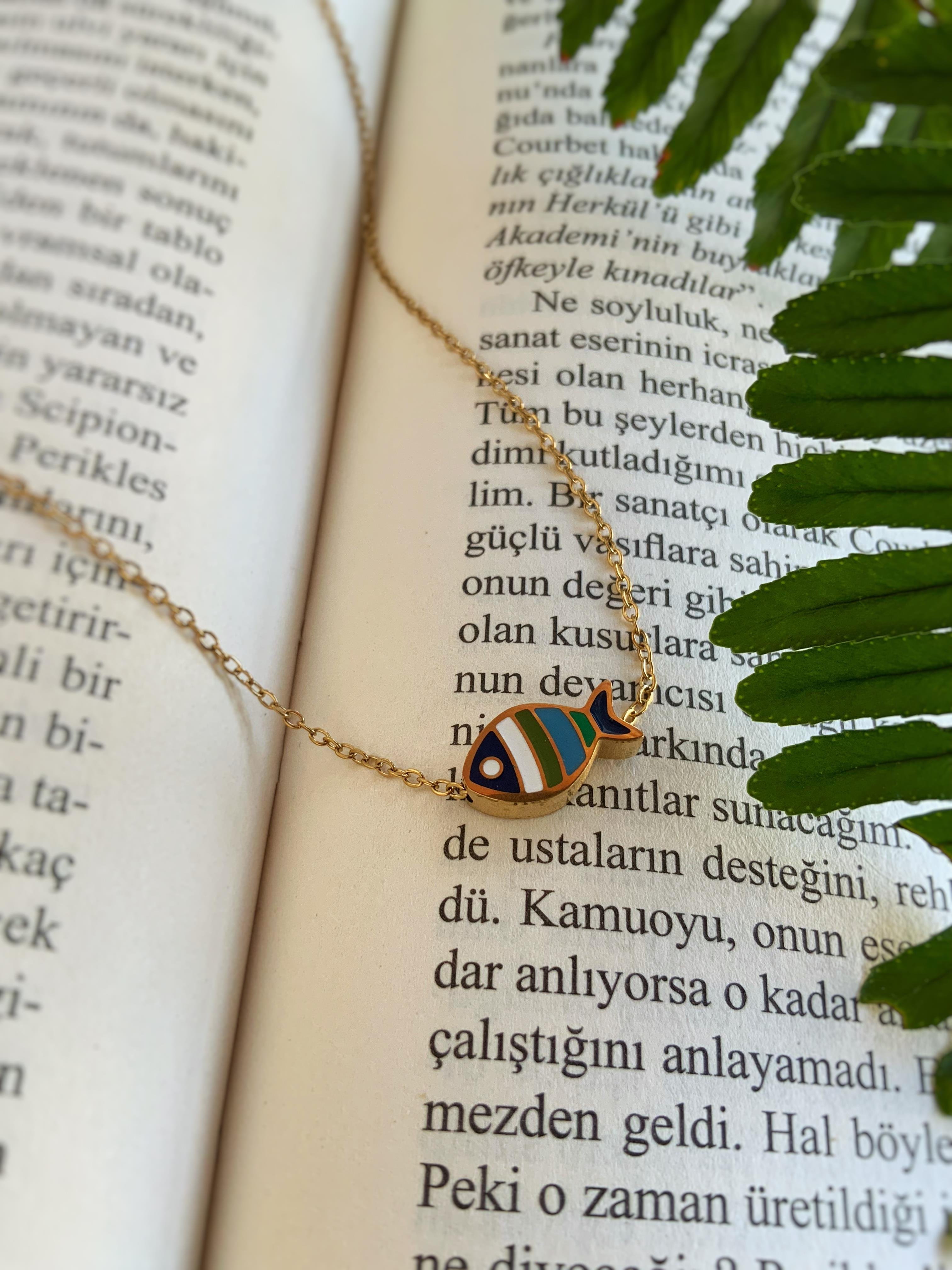 Mineli Çelik Balık Kolye