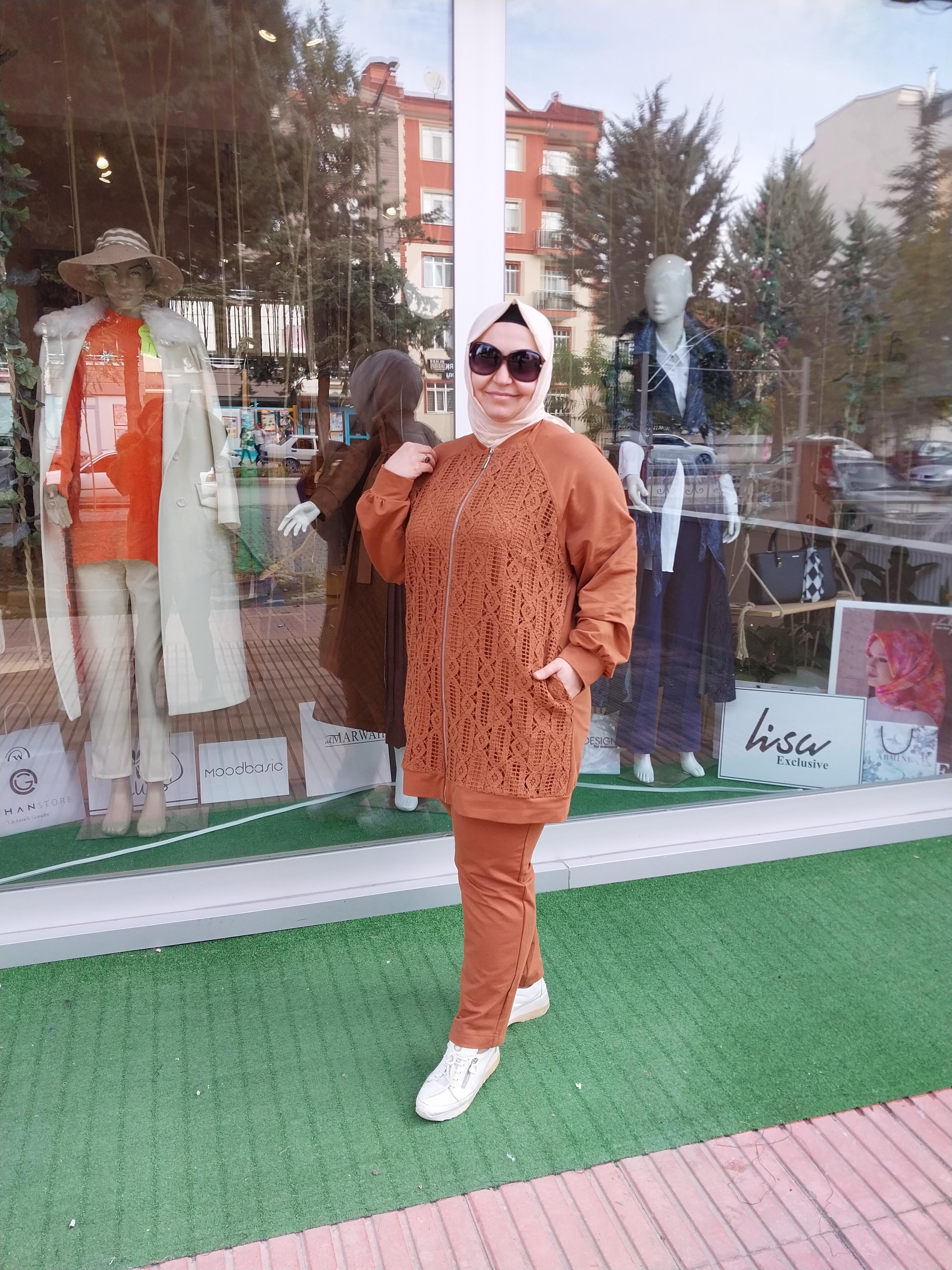 NURCAN ÇETİN ÖNÜ FERMUAR DANTEL DETAYLI PANTOLONLU TAKIM TARÇIN 24202