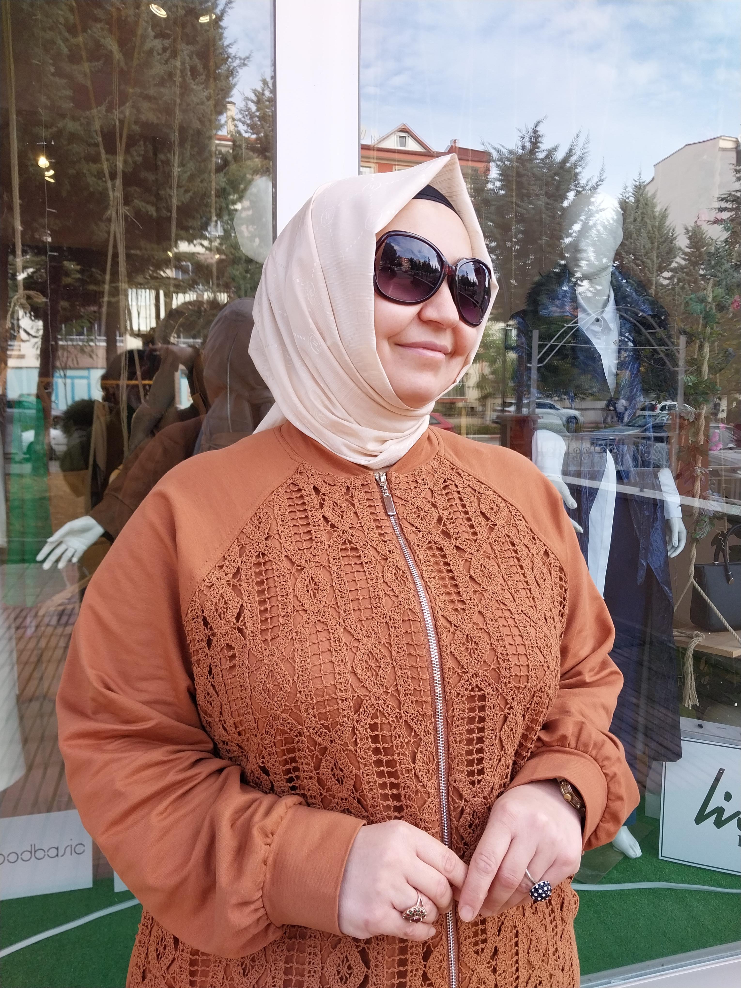 NURCAN ÇETİN ÖNÜ FERMUAR DANTEL DETAYLI PANTOLONLU TAKIM TARÇIN 24202
