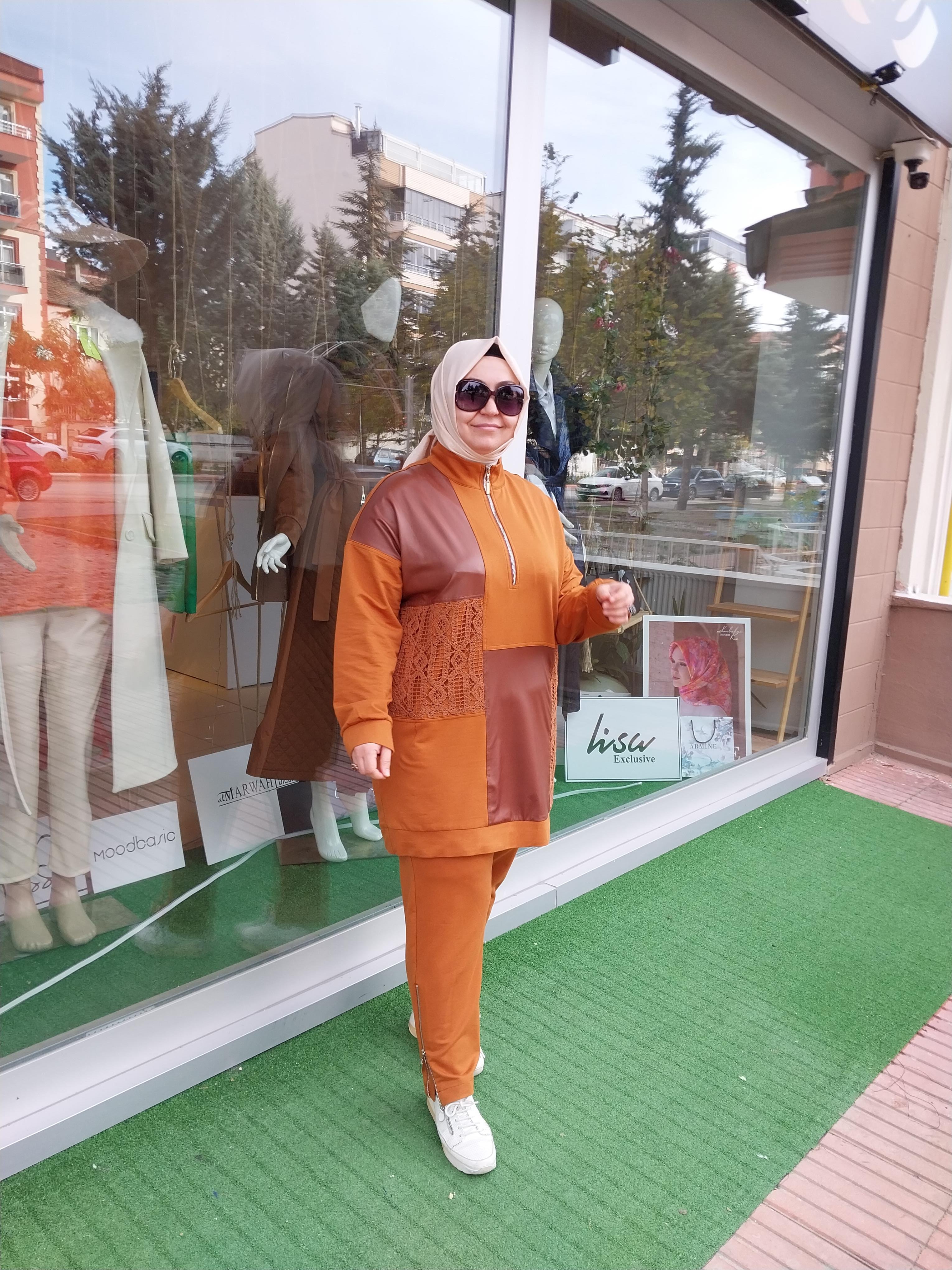 NURCAN ÇETİN DERİ VE DANTEL DETAYLI PANTOLONLU TAKIM TARÇIN 24404