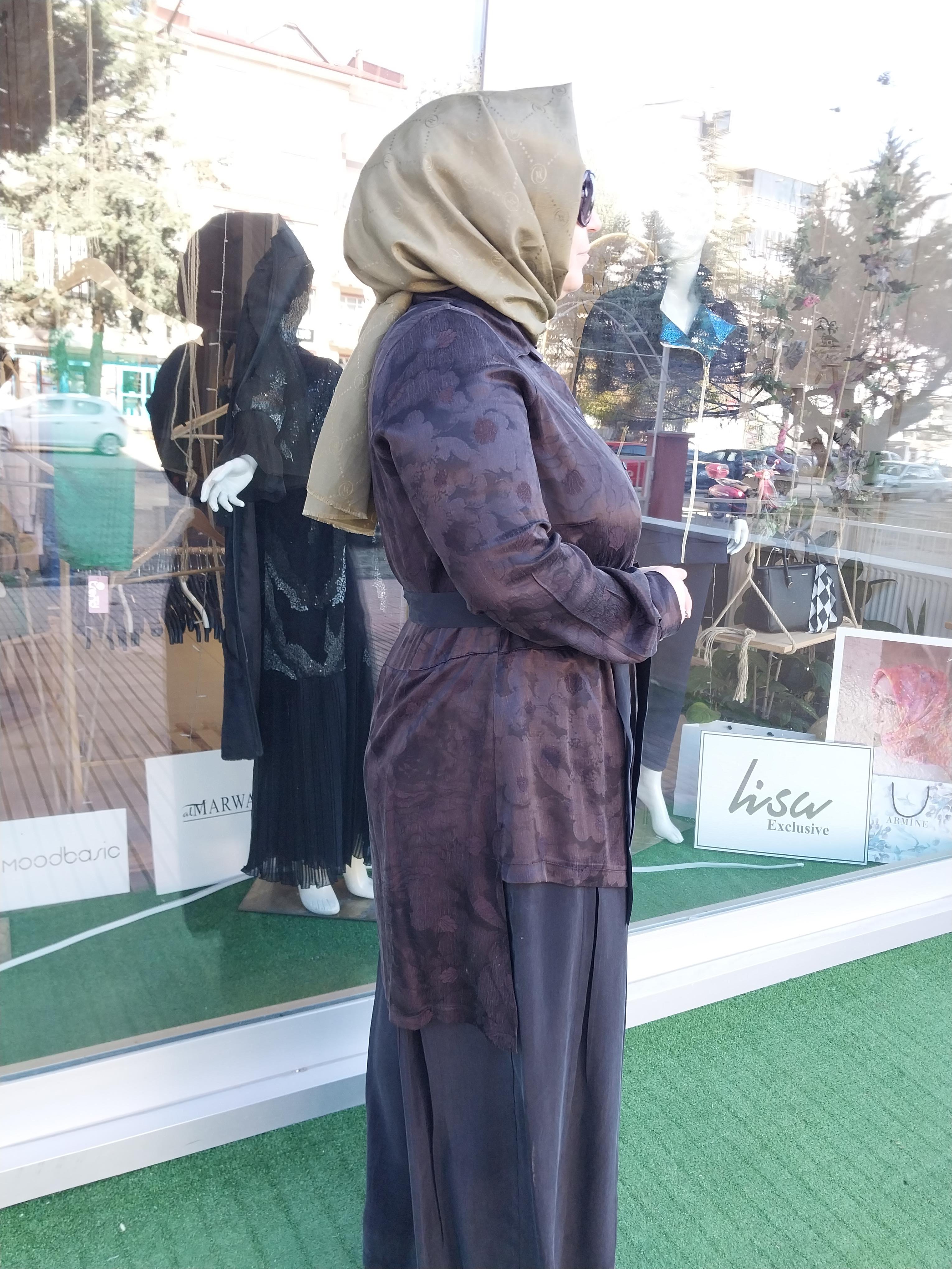MİSSWHENCE KEMER DETAYLI İPEK ELBİSE KAHVERENGİ 34532