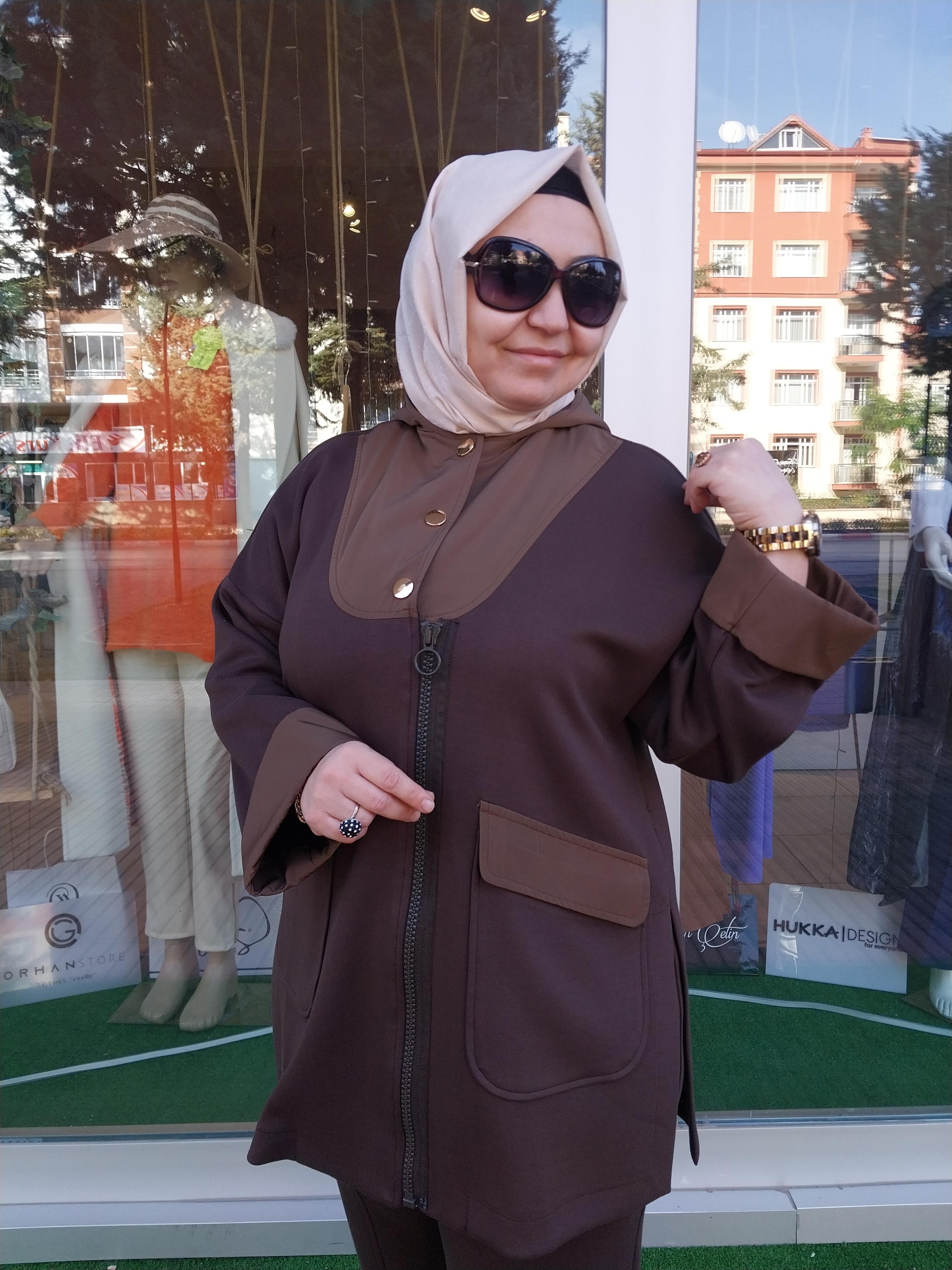 GHİSA YARIM DÜĞME FERMUAR DETAYLI PANTOLONLU TAKIM KAHVERENGİ 2624