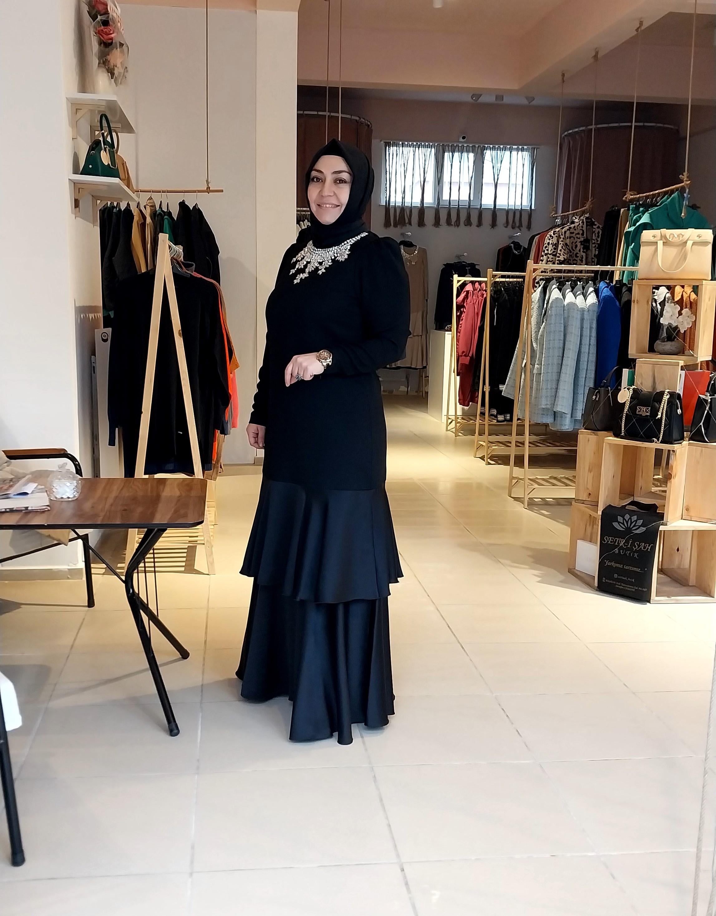 HEDDY YAKASI TAŞ ETEĞİ SATEN DETAYLI ABİYE ELBİSE SİYAH 1052