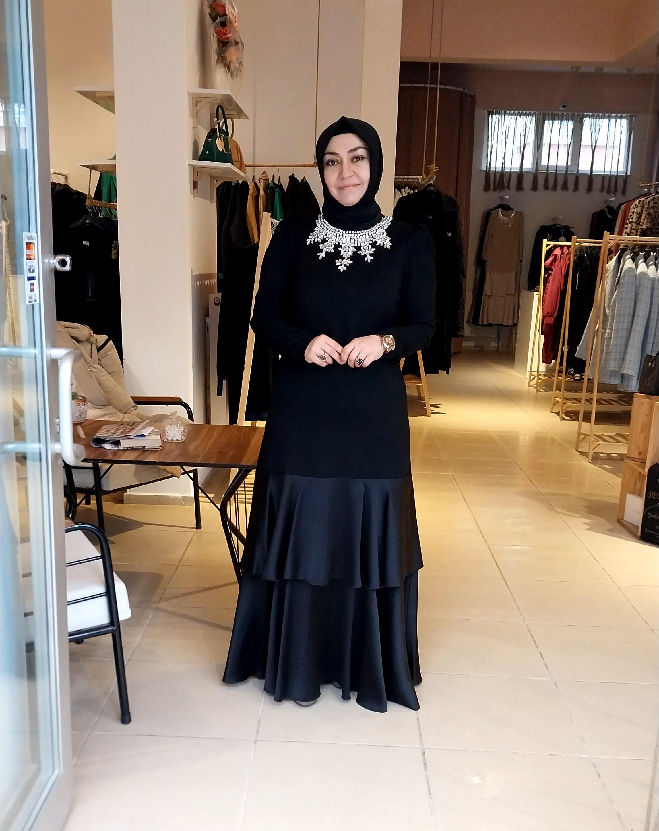 HEDDY YAKASI TAŞ ETEĞİ SATEN DETAYLI ABİYE ELBİSE SİYAH 1052