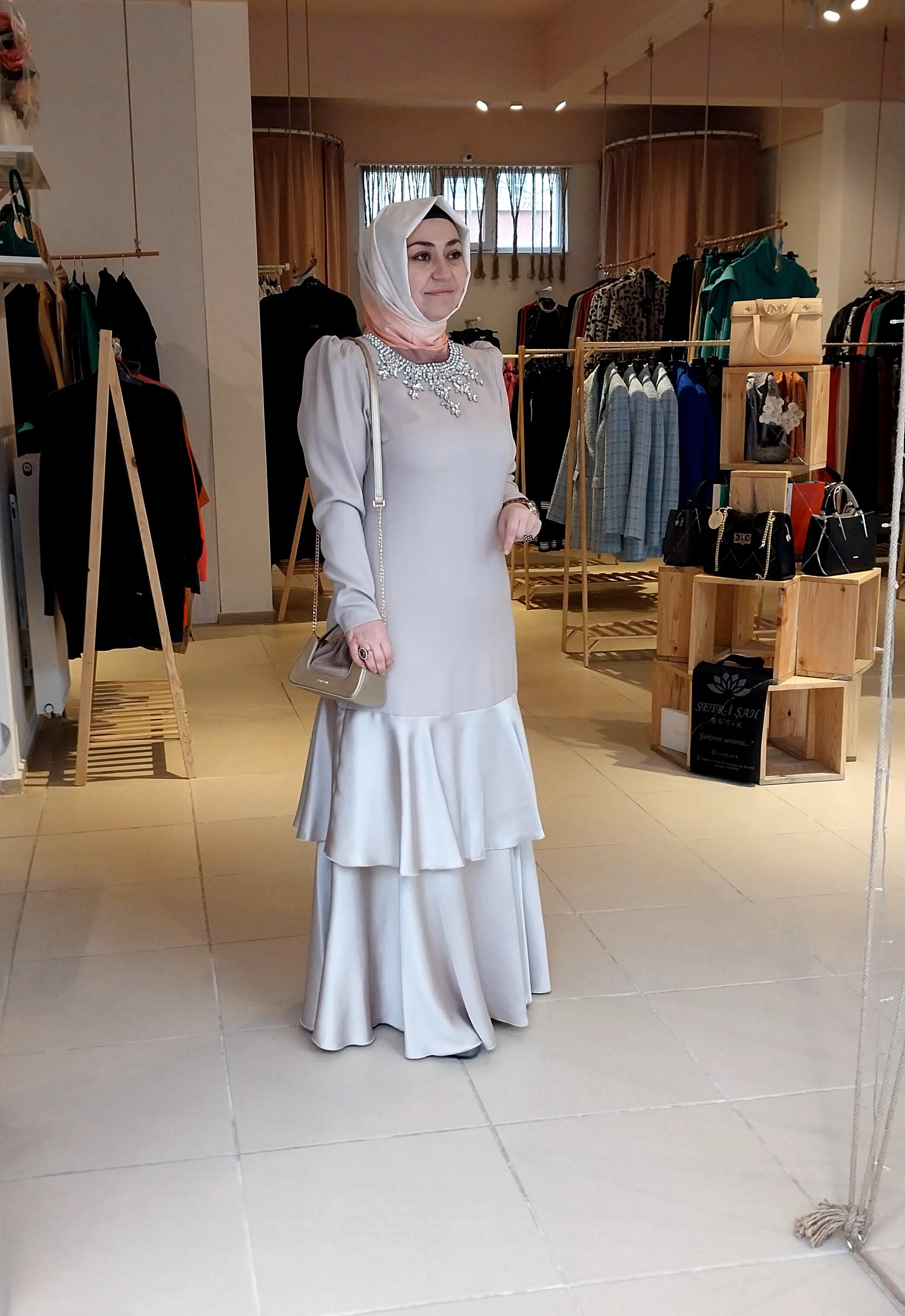 HEDDY YAKASI TAŞ ETEĞİ SATEN DETAYLI ABİYE ELBİSE BEJ 1052
