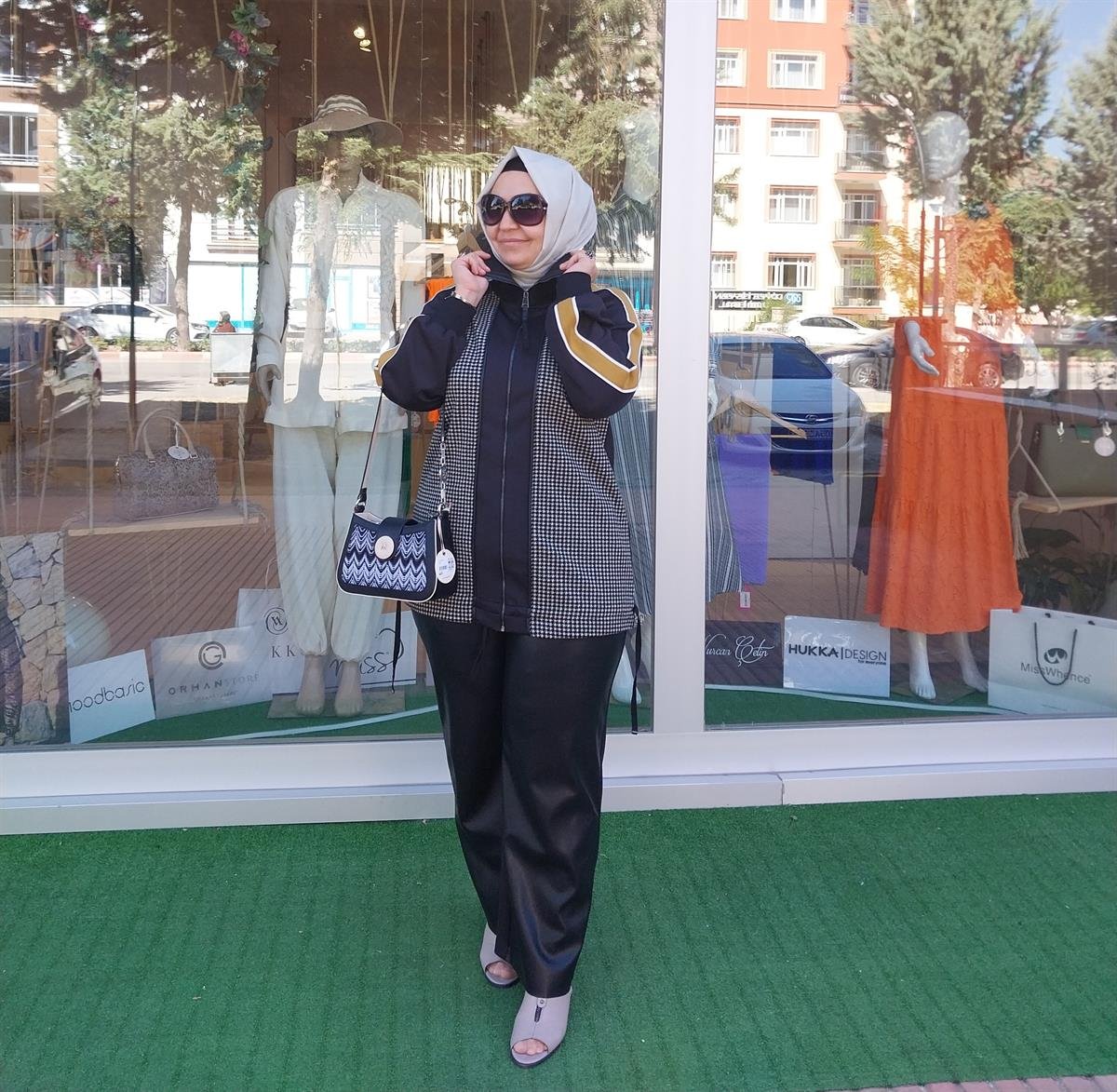HUKKA ÖNÜ DERİ DETAYLI BELİ LASTİKLİ PANTOLON SİYAH 23HK1003