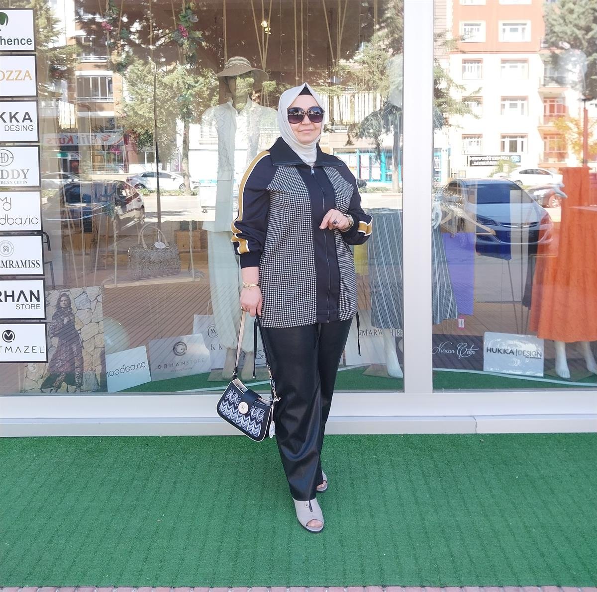 HUKKA ÖNÜ DERİ DETAYLI BELİ LASTİKLİ PANTOLON SİYAH 23HK1003