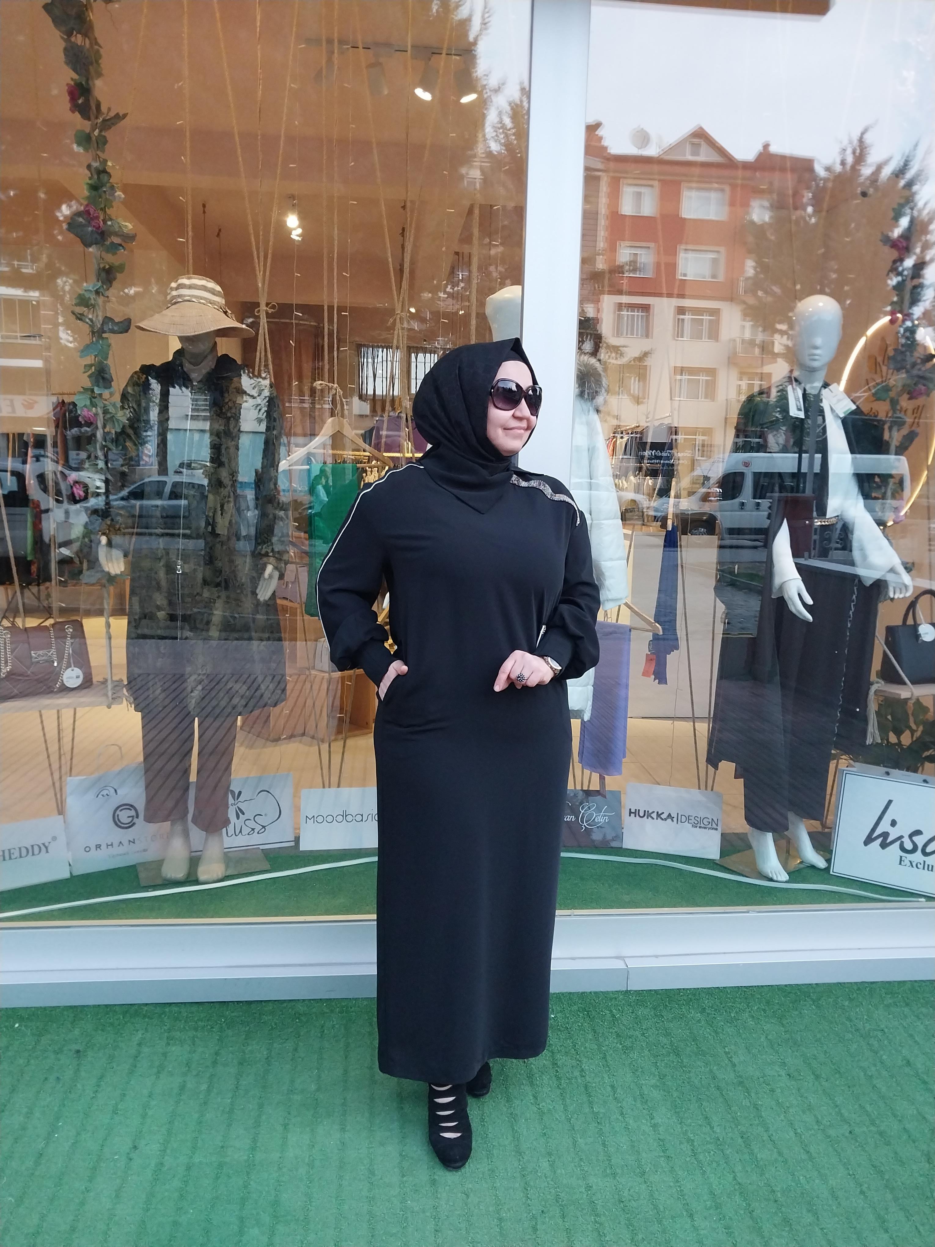 HUKKA TAŞ DETAYLI KEMERLİ ELBİSE SİYAH 23HK1113