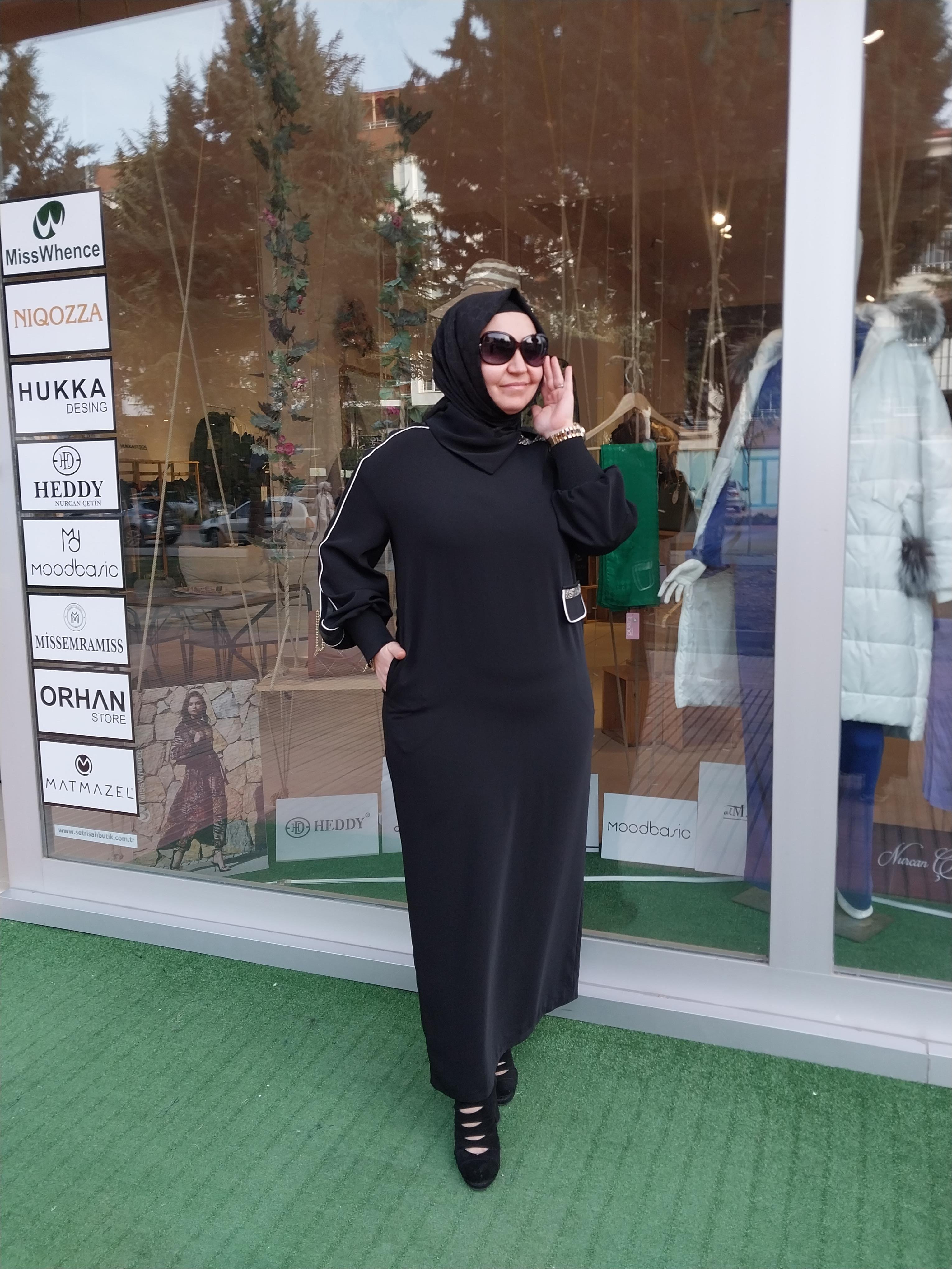 HUKKA TAŞ DETAYLI KEMERLİ ELBİSE SİYAH 23HK1113