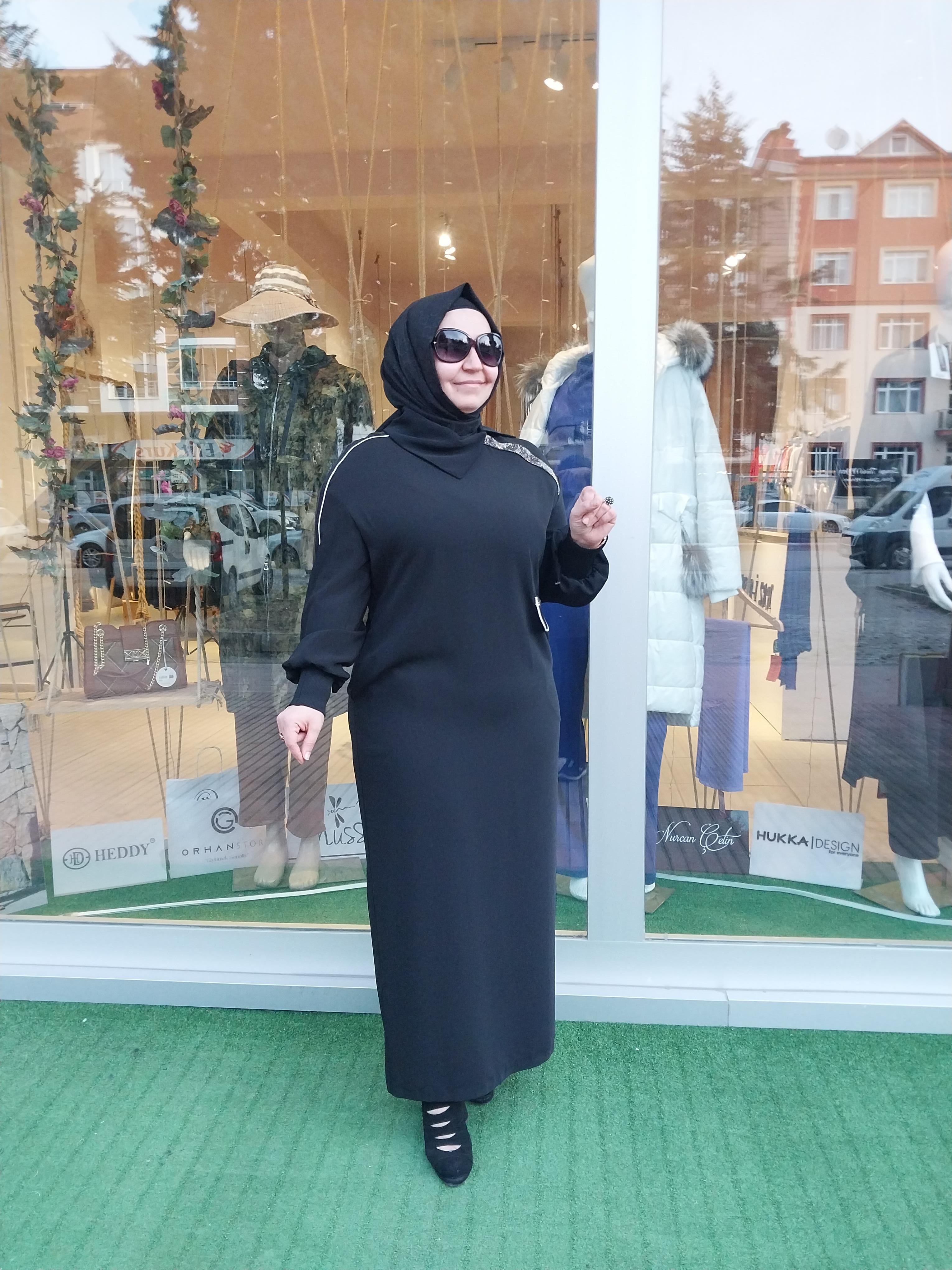 HUKKA TAŞ DETAYLI KEMERLİ ELBİSE SİYAH 23HK1113