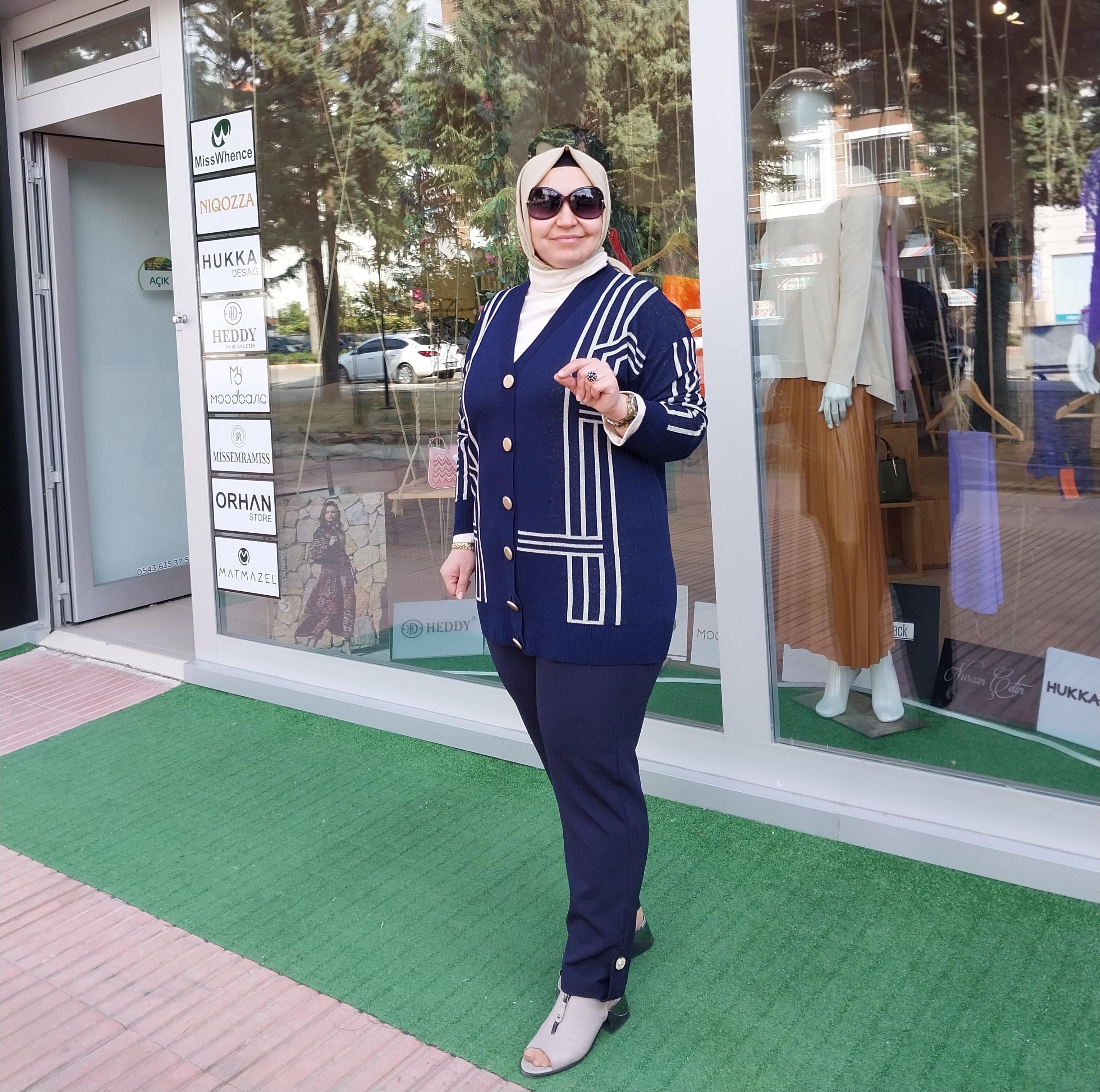 MİSSEMRAMİSS MODERN DESEN SİMLİ TRİKO HIRKA LACİVERT 4089