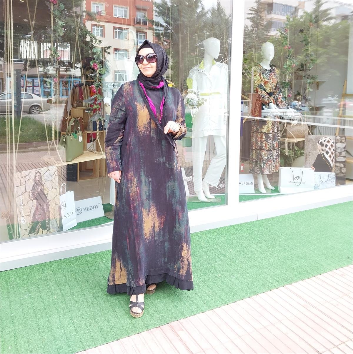MİSSWHENCE FULAR DETAYLI İPEK ELBİSE DESENLİ SİYAH 33815