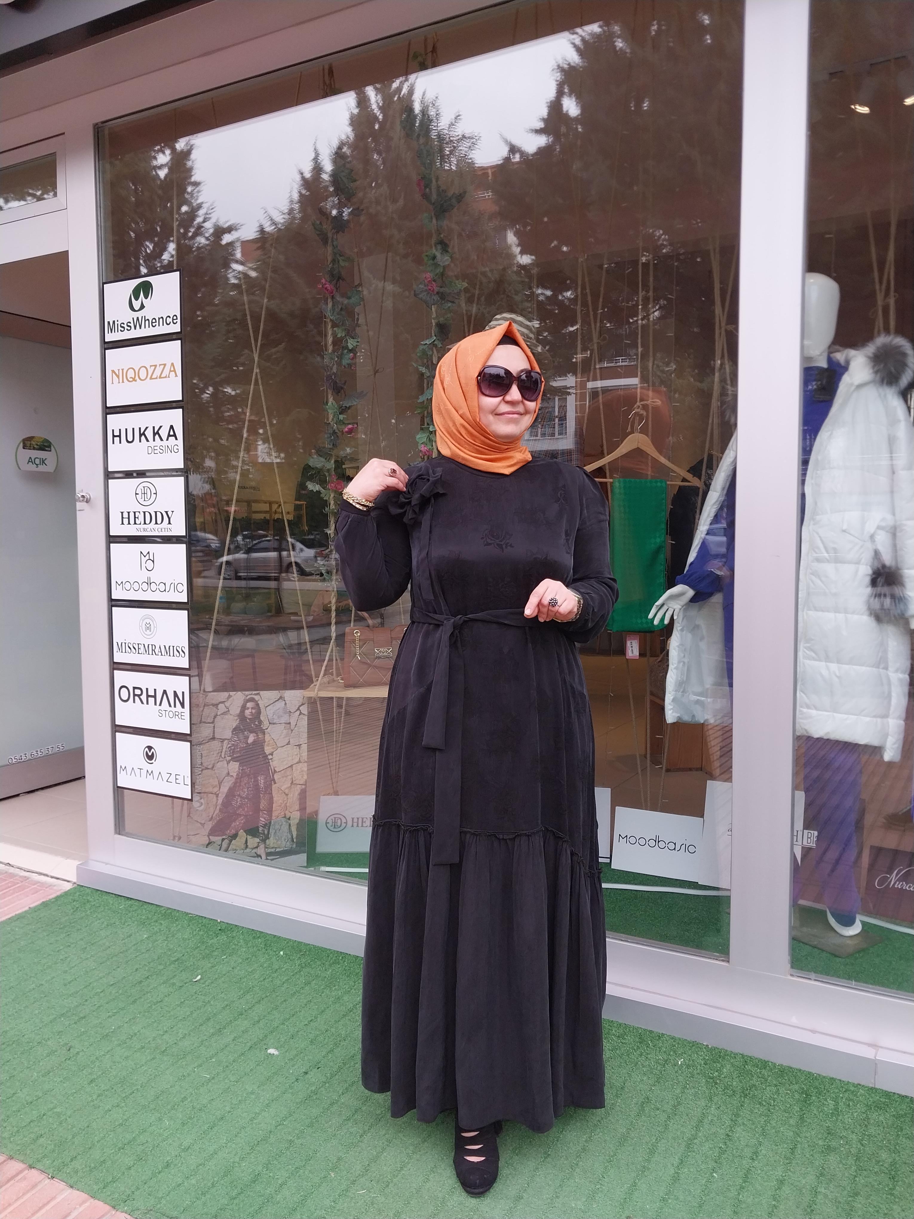 MİSSWHENCE JAKARLI İPEK ELBİSE SİYAH 34820