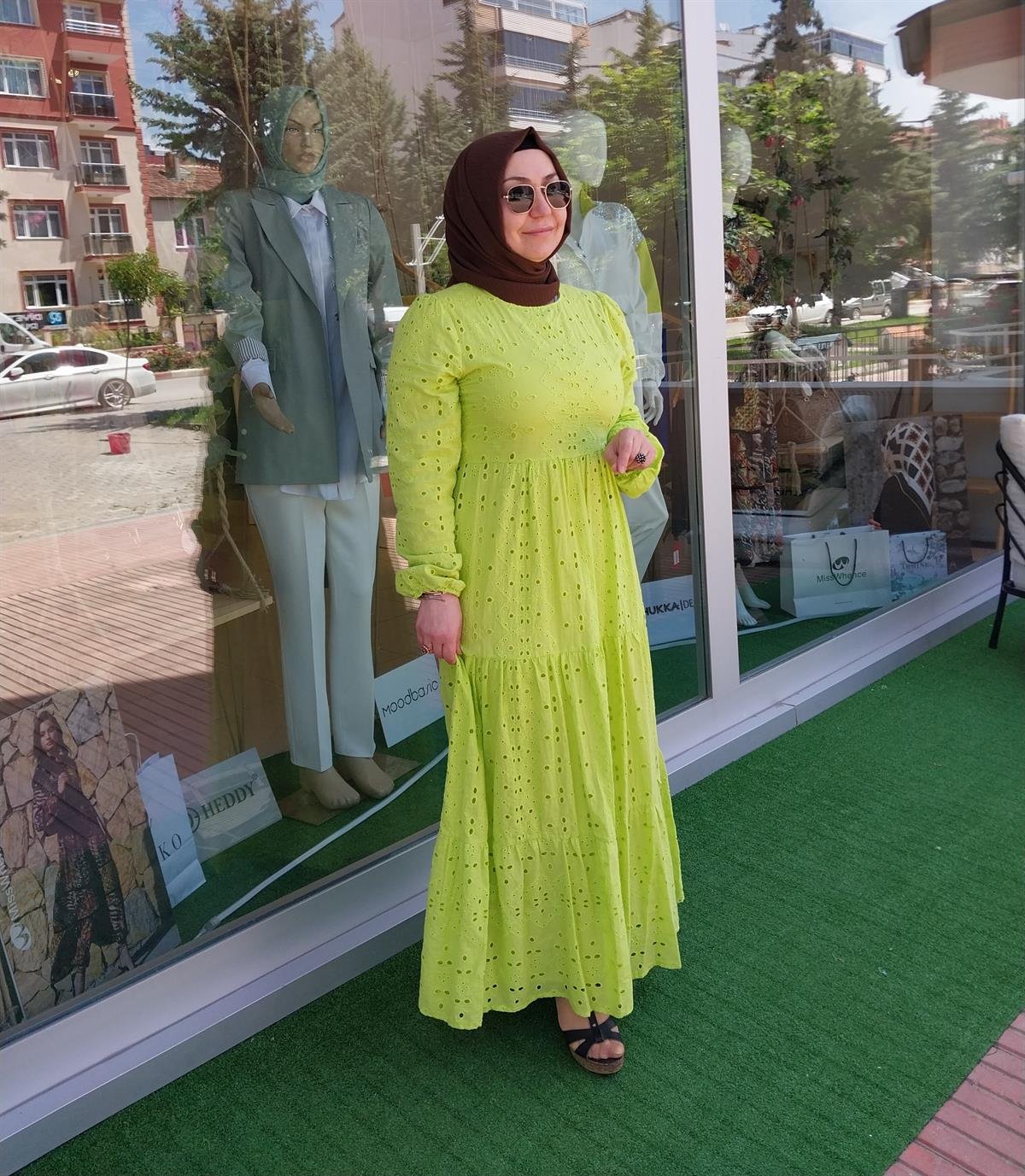 NURCAN ÇETİN ASTARLI BRODE ELBİSE MİMOZA 23107