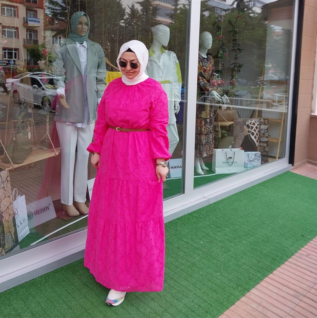 NURCAN ÇETİN ÇİÇEK DESENLİ BRODE ELBİSE FUŞYA 23132