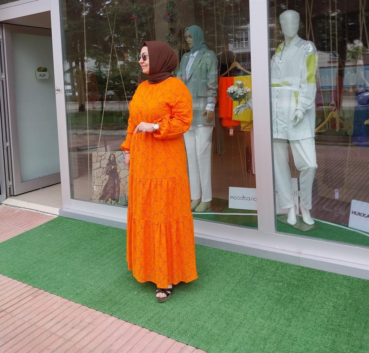 NURCAN ÇETİN ÇİÇEK DESENLİ BRODE ELBİSE ORANJ 23132
