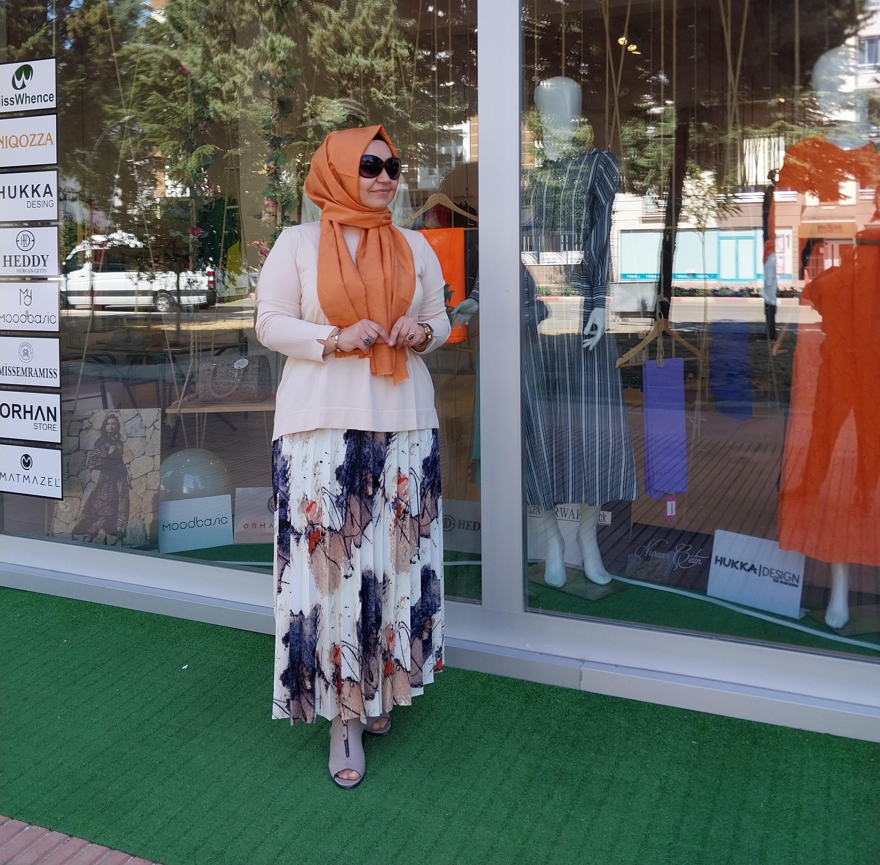 NURCAN ÇETİN DESENLİ PLİSELİ ETEK BEJ 20562
