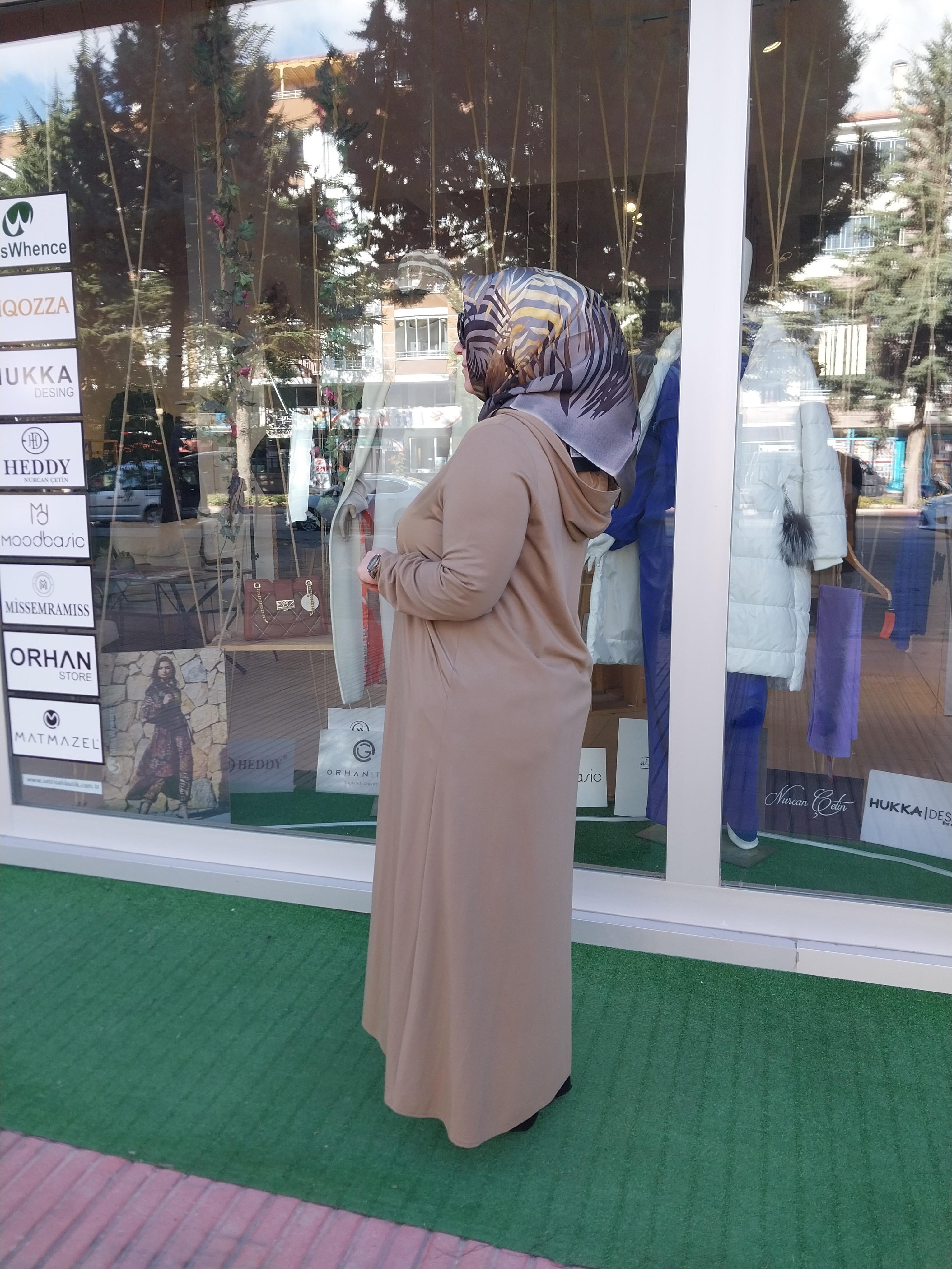 NURCAN ÇETİN DÜĞMELİ KAPÜŞONLU FERACE BEJ 24901