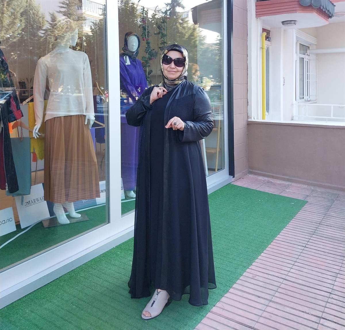 NURCAN ÇETİN FİLE DETAYLI ABAYA TAKIM ELBİSE SİYAH 24422