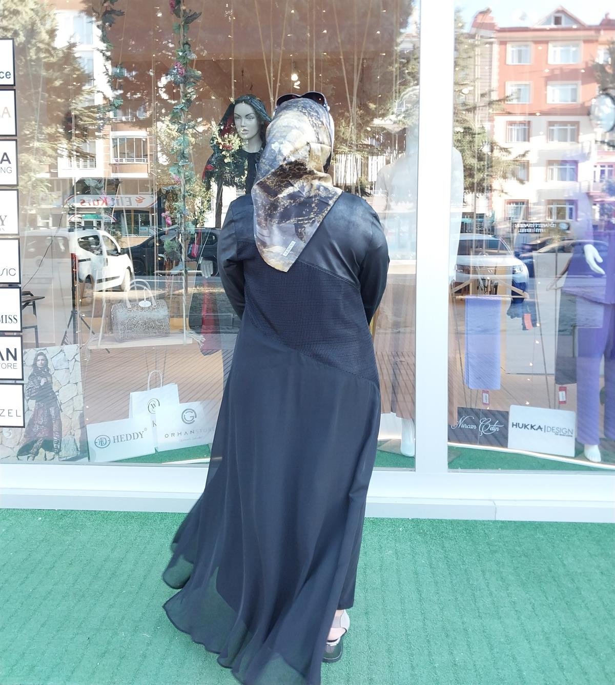 NURCAN ÇETİN FİLE DETAYLI ABAYA TAKIM ELBİSE SİYAH 24422