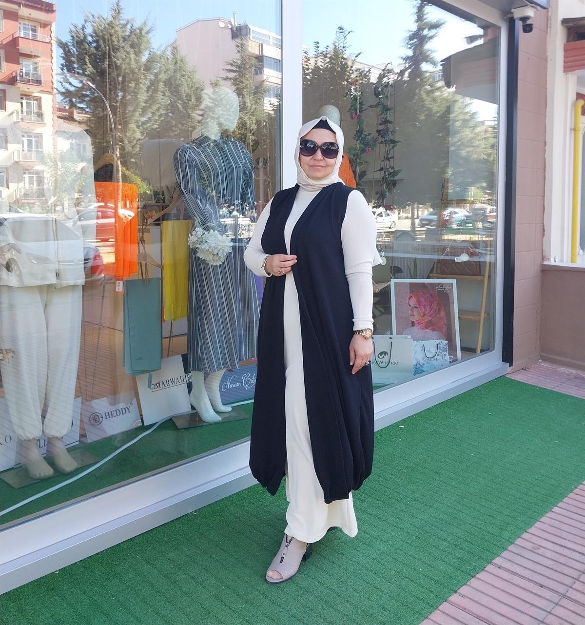 NURCAN ÇETİN FİTİLLİ TRİKO KOLSUZ YELEK SİYAH 24237