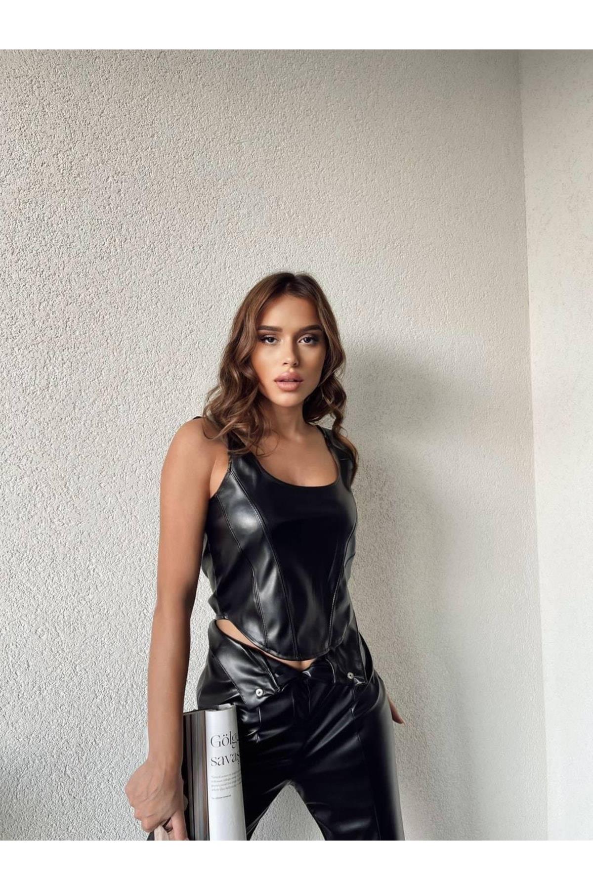 Kadın Yanı Fermuarlı Deri Crop