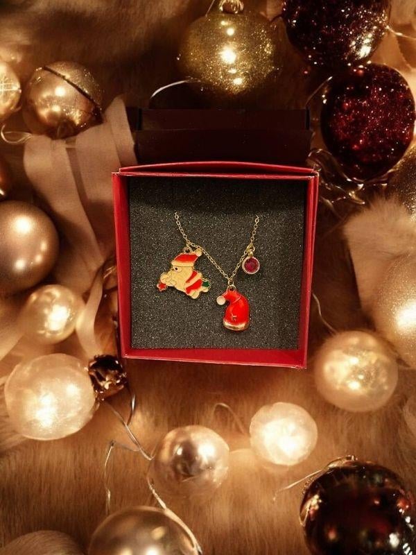 Yılbaşı Temalı Noel Baba ve Şapka İkili Charmlı Tasarım Kolye (Kutulu)