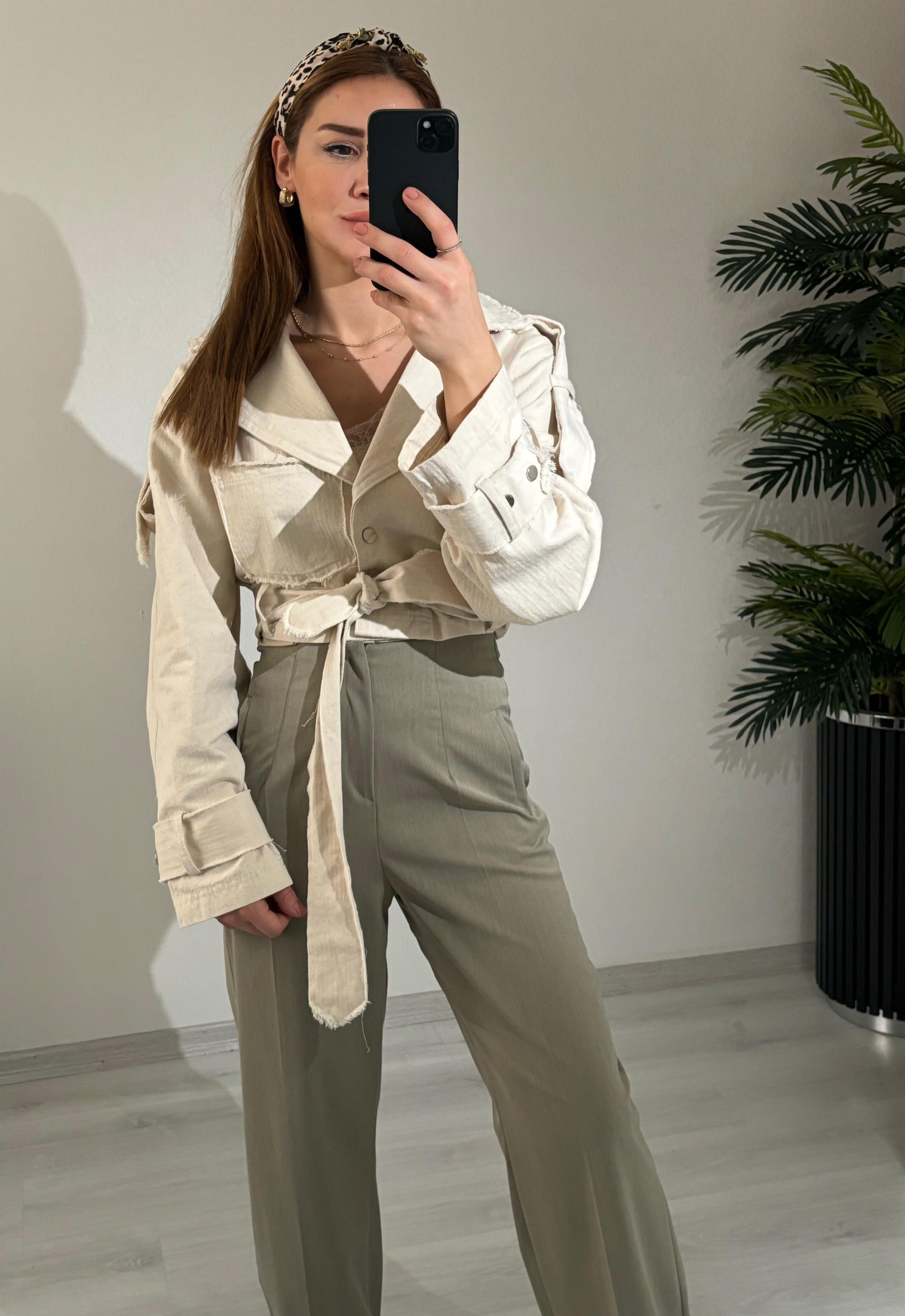 Simli Gabardin Kuşaklı Ceket-Krem