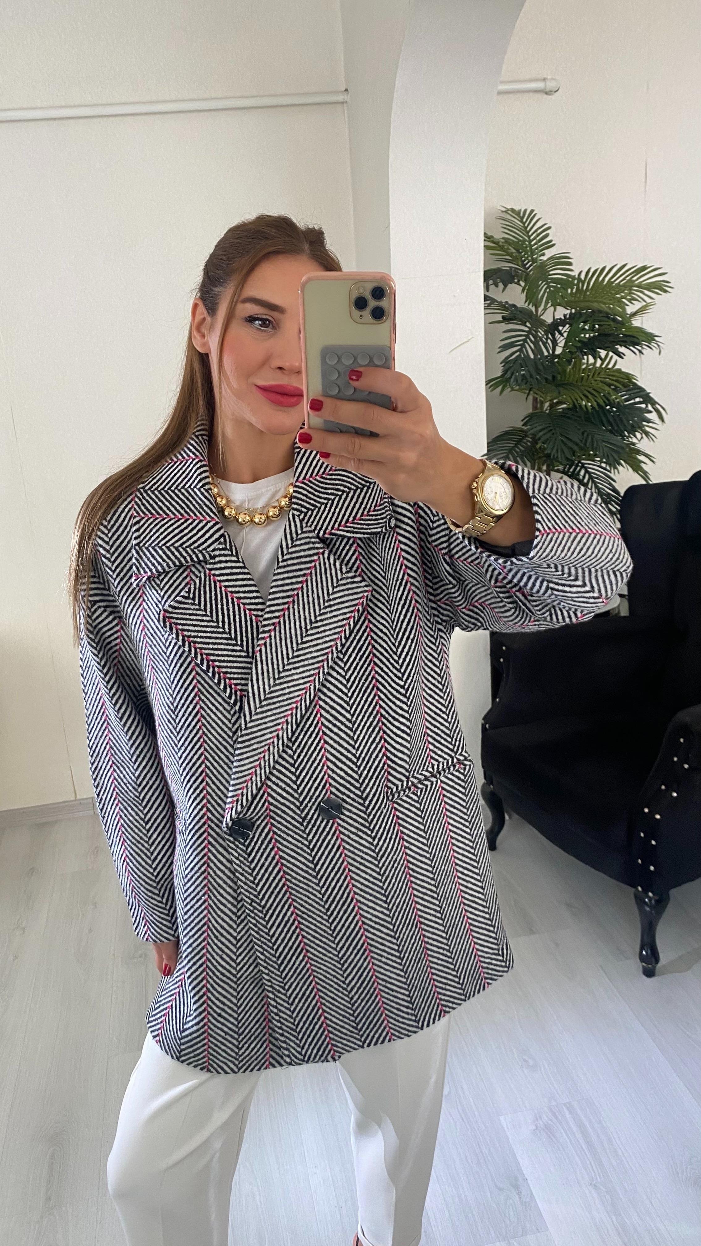 YENİ SEZONÇizgili Balık Sırt Cepli Oversize Astarlı Kaban Pembe