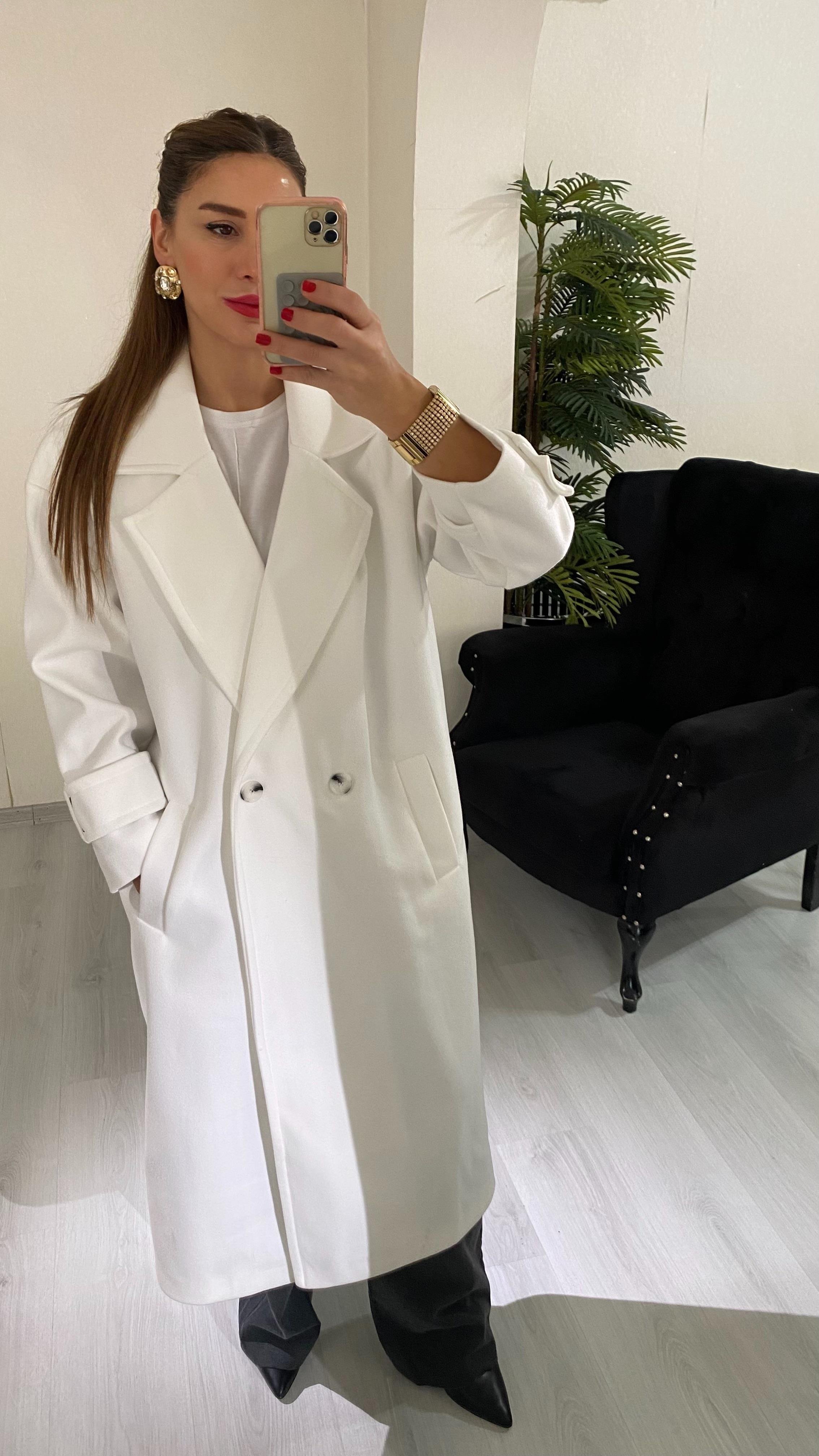 YENİ SEZONKadın Beyaz Düğmeli İç Astarlı Kaşe Kaban