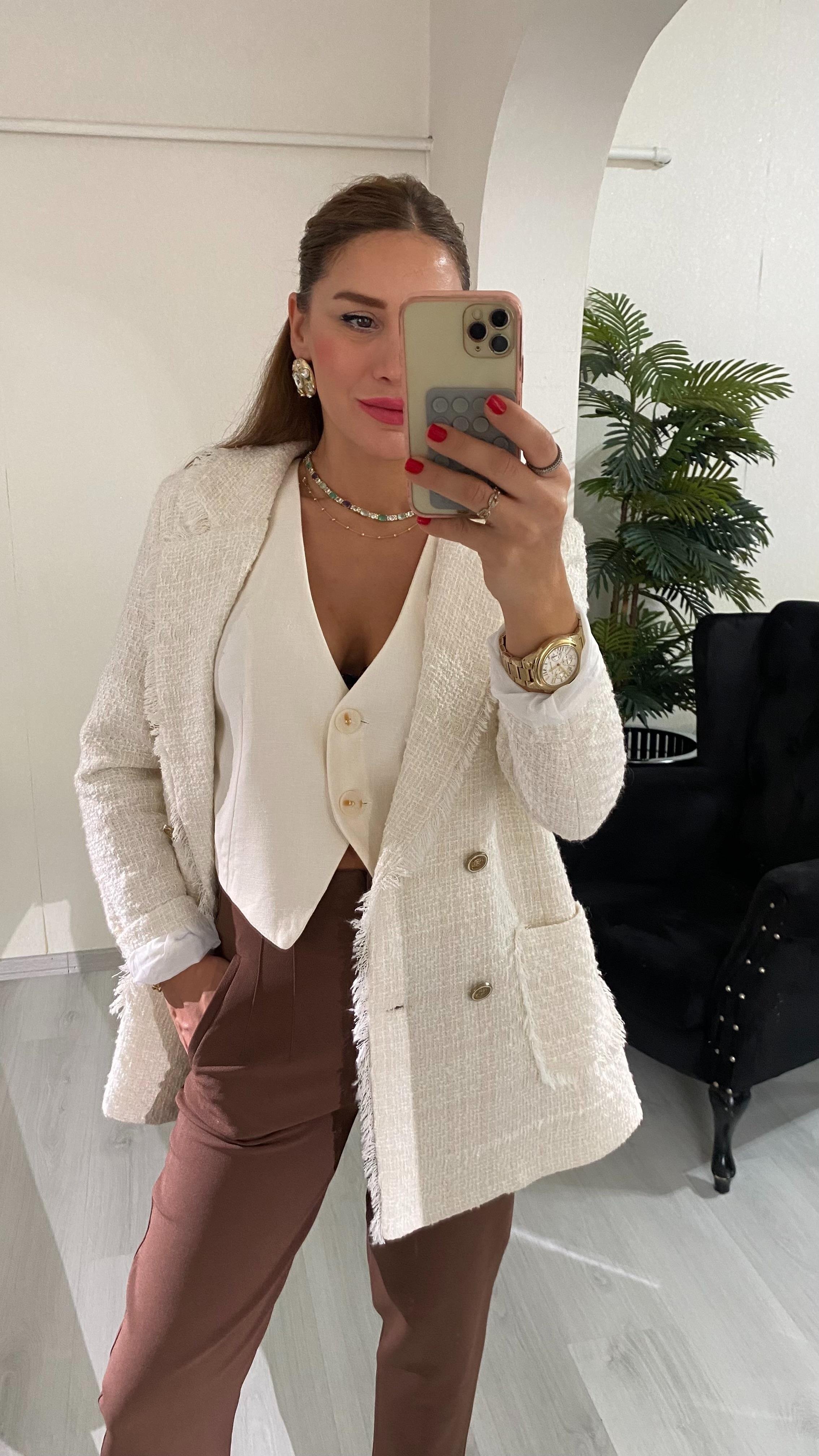 YENİ SEZONKrem Chanel Kumaş Püsküllü Gold Düğmeli Cepli Tüvit Ceket