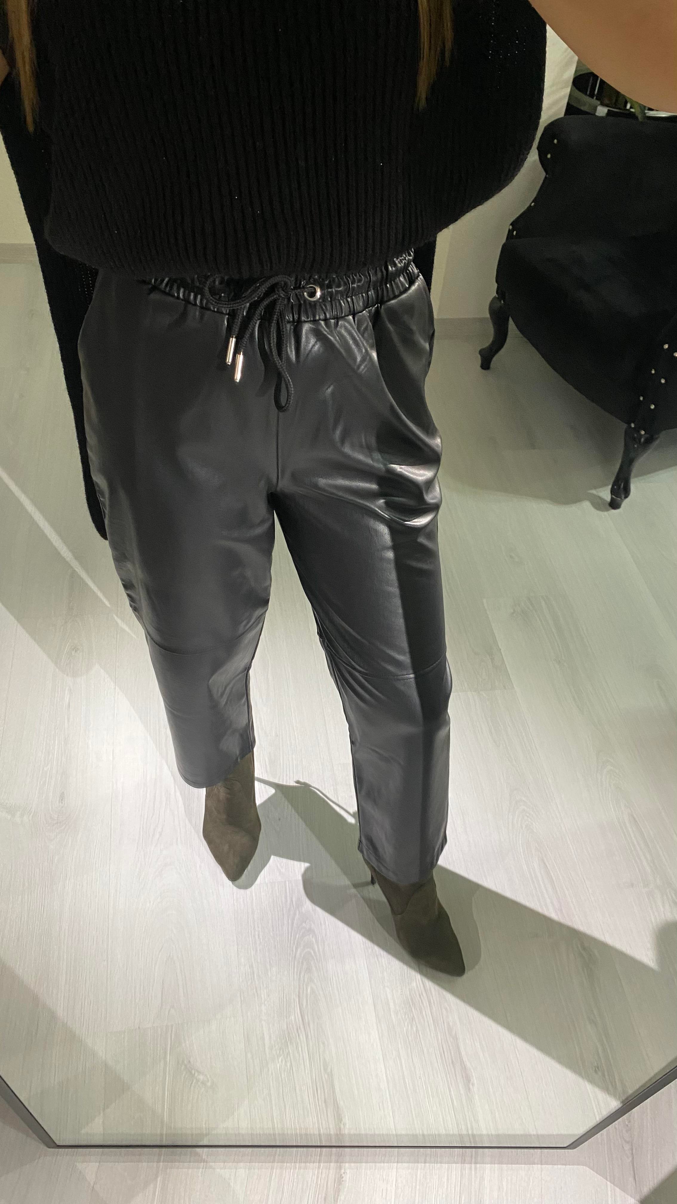 YENİ SEZONSiyah Deri Beli İpli Boru Paça Pantolon